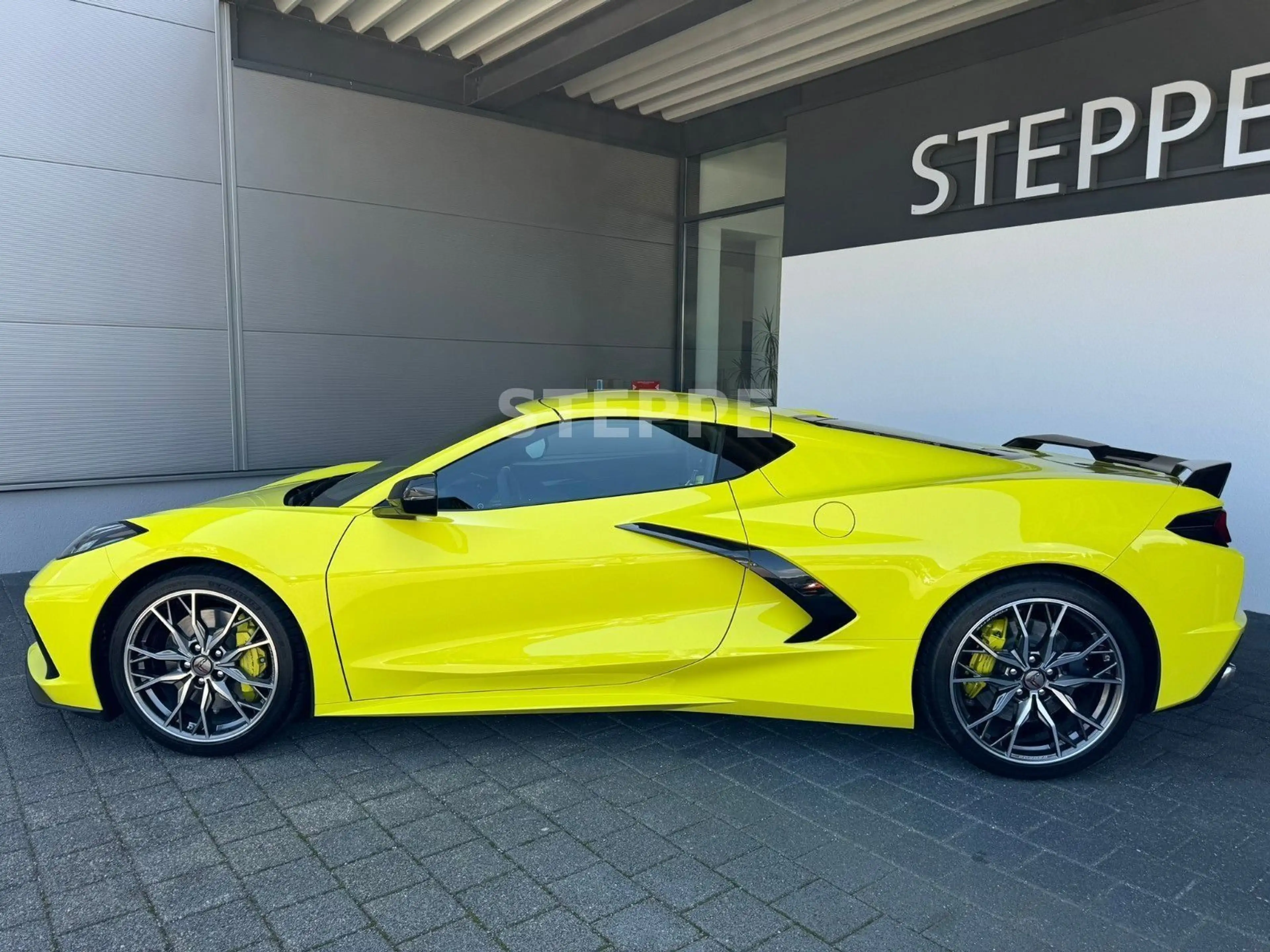Corvette C8 Stingray Coupe 6,2 V8 3LT Europamodell STEPPE — photo 3
