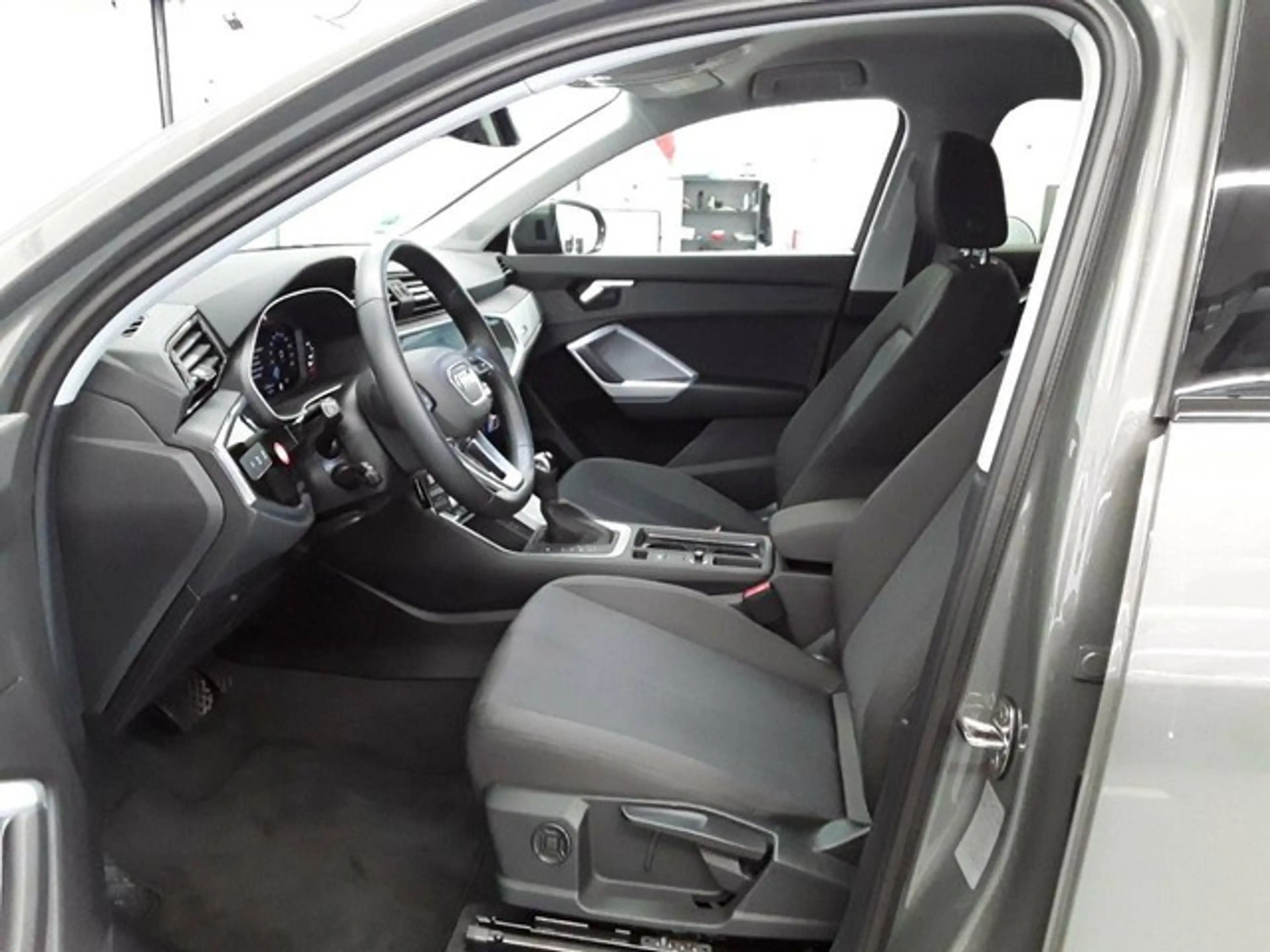 Audi Q3 Sportback 45 TFSI e S tronic S line — photo 3