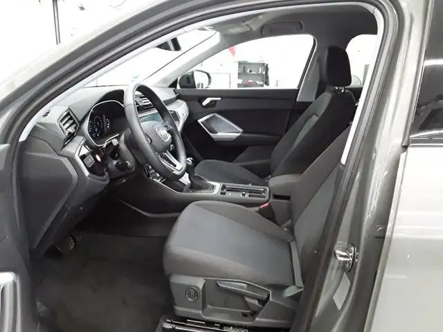Audi Q3 view 3