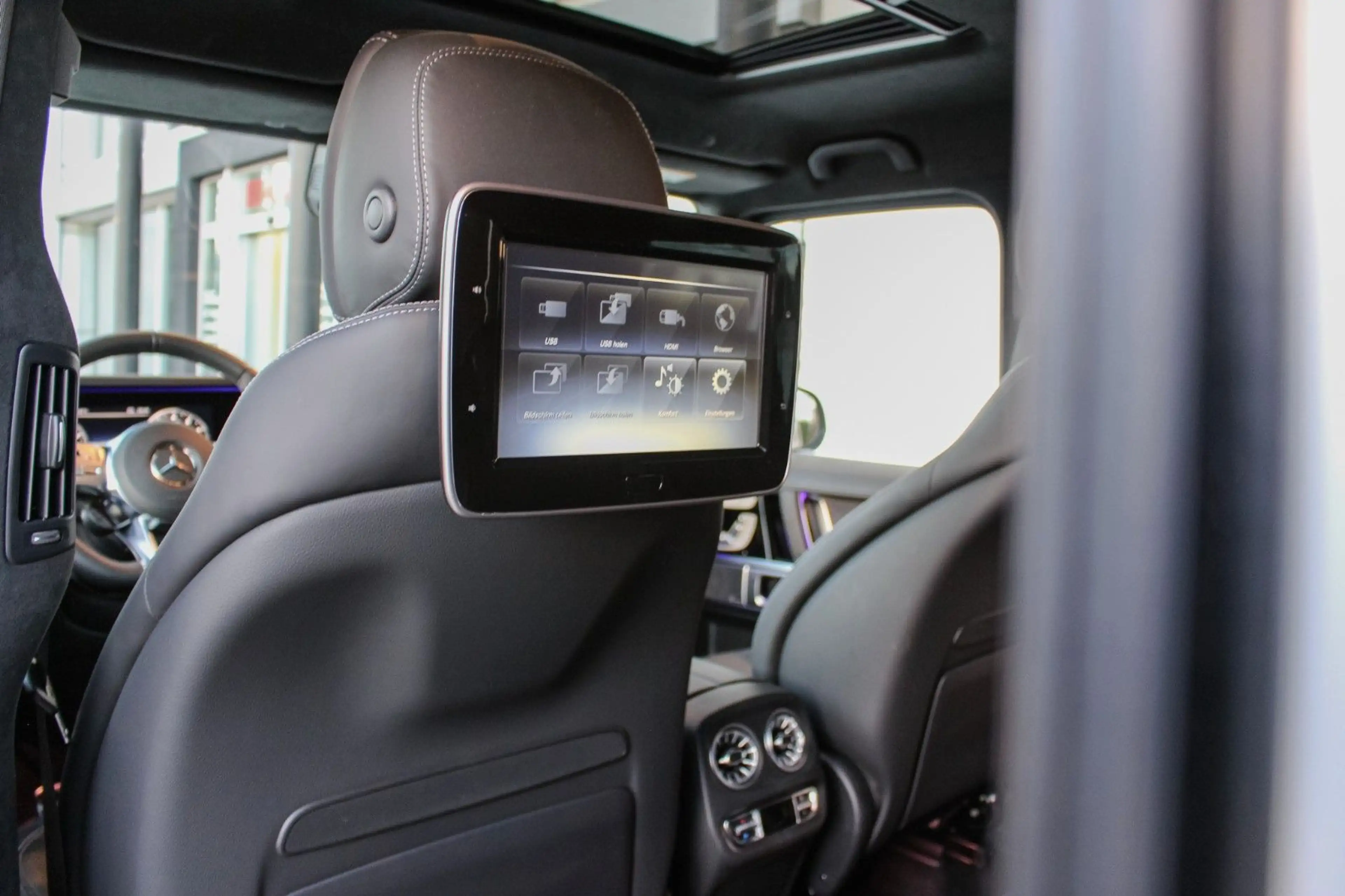 Mercedes-Benz G 63 AMG G63 AMG /NIGHT-PAKET / STANDHZG / ENTERTAINMENT — photo 17