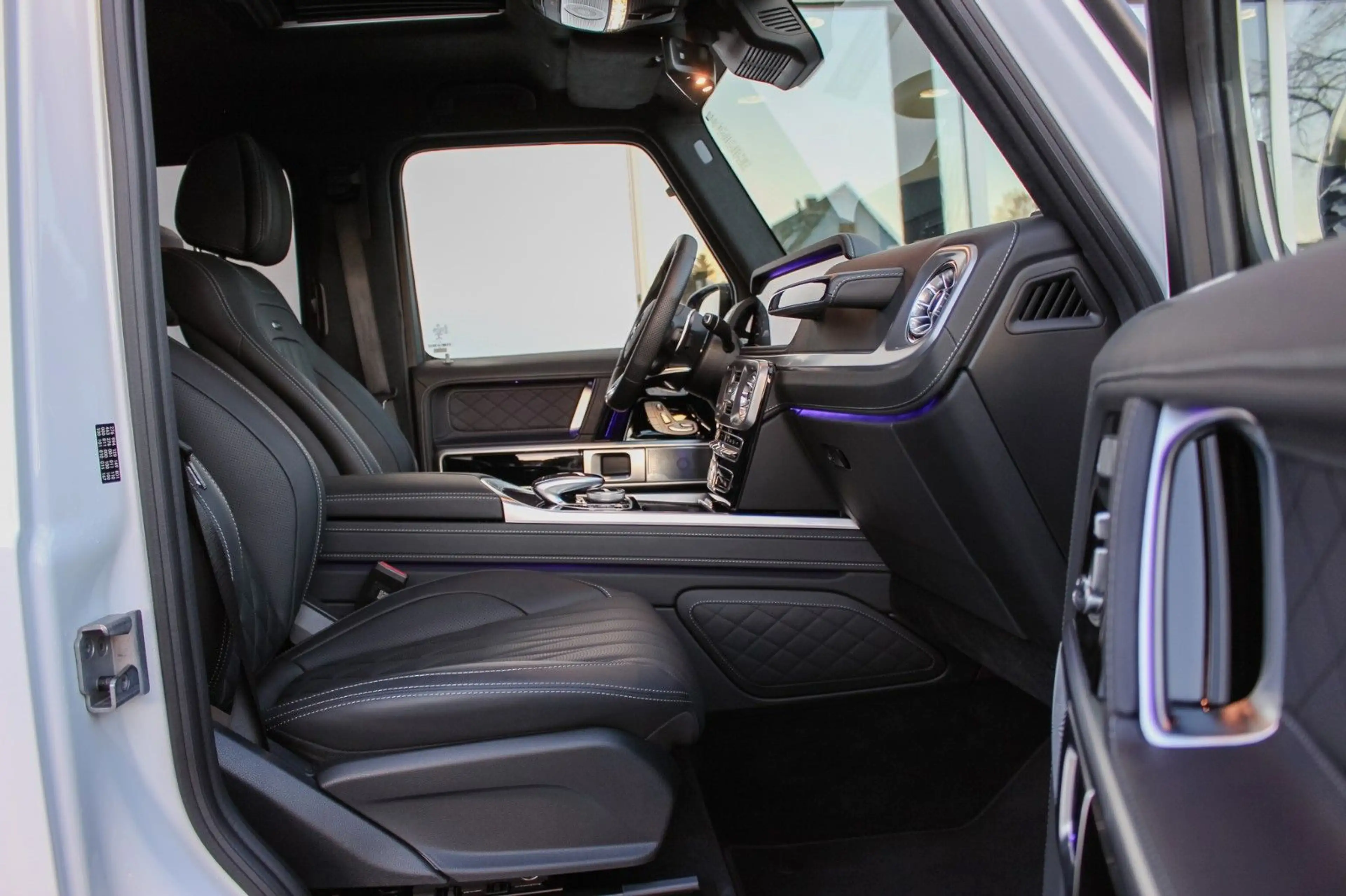Mercedes-Benz G 63 AMG G63 AMG /NIGHT-PAKET / STANDHZG / ENTERTAINMENT — photo 19