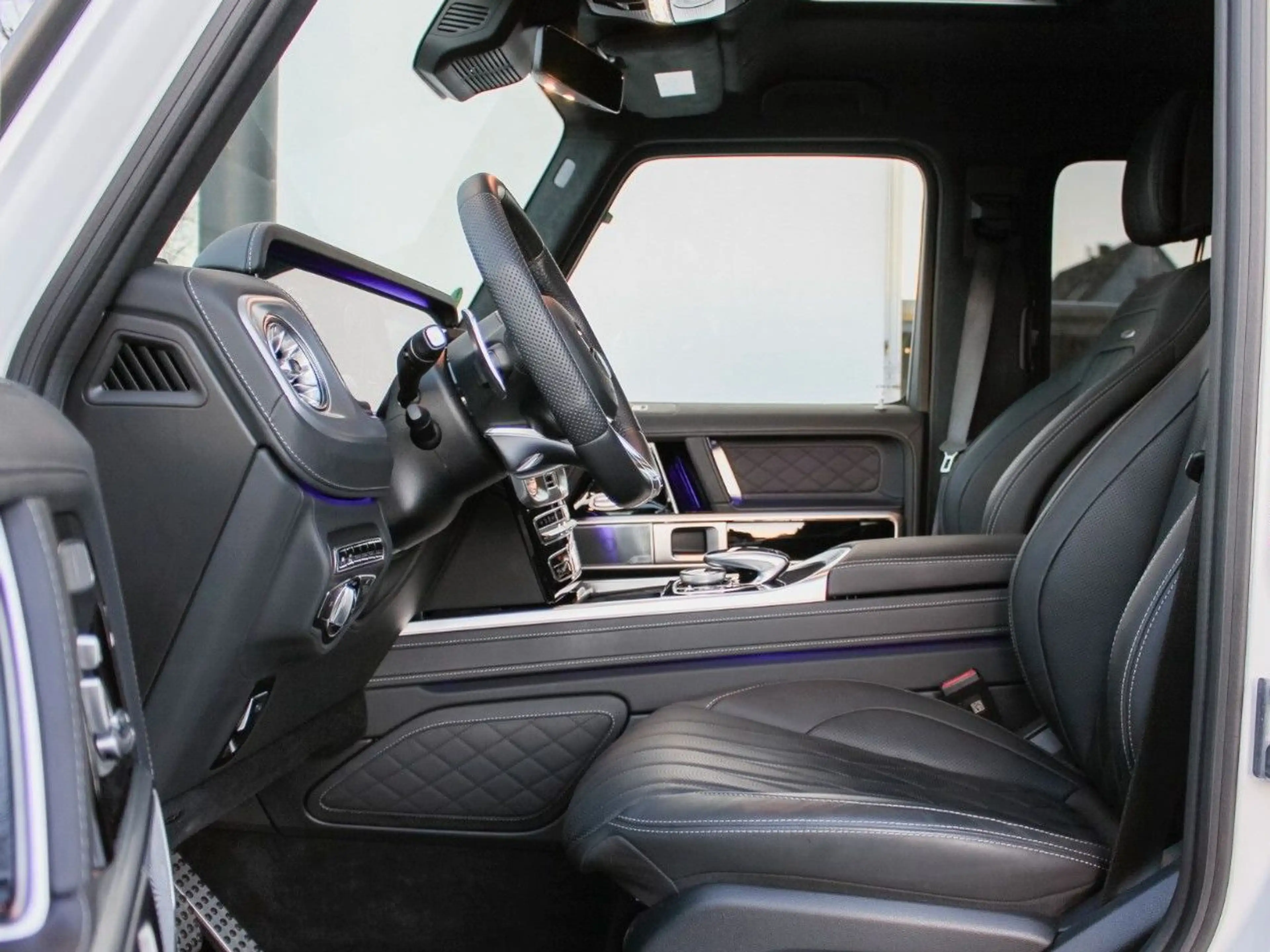 Mercedes-Benz G 63 AMG G63 AMG /NIGHT-PAKET / STANDHZG / ENTERTAINMENT — photo 10