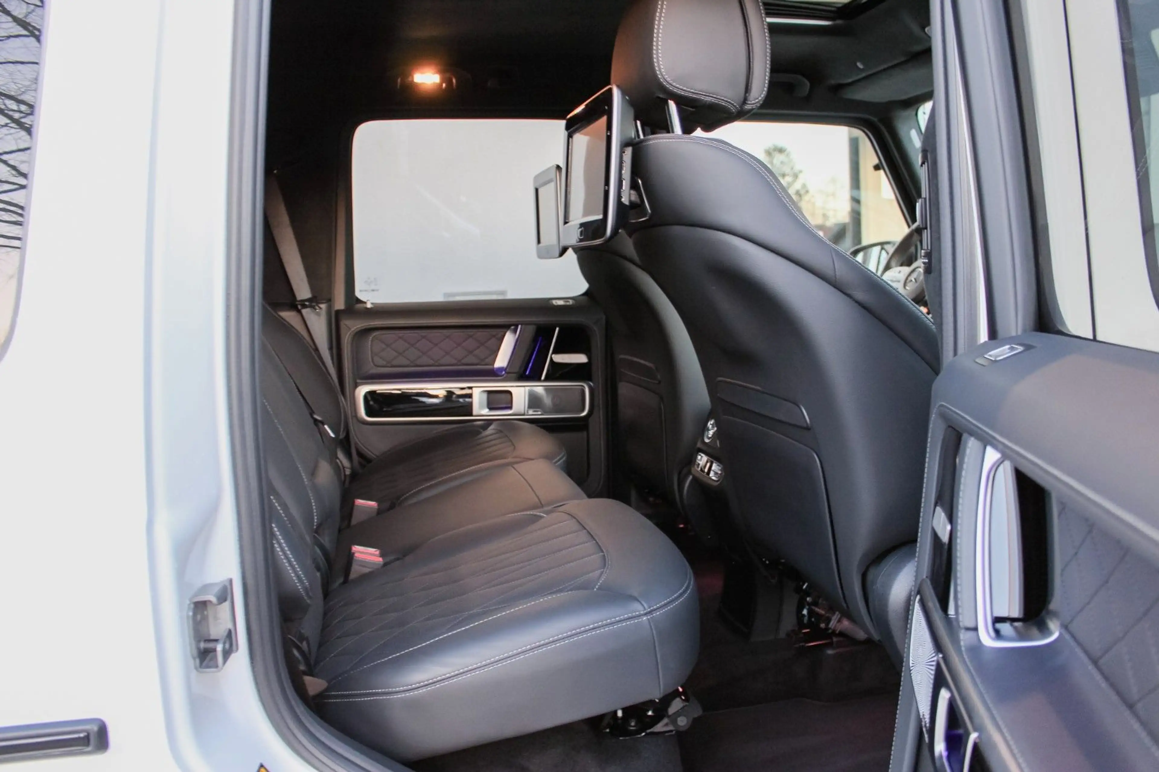 Mercedes-Benz G 63 AMG G63 AMG /NIGHT-PAKET / STANDHZG / ENTERTAINMENT — photo 23