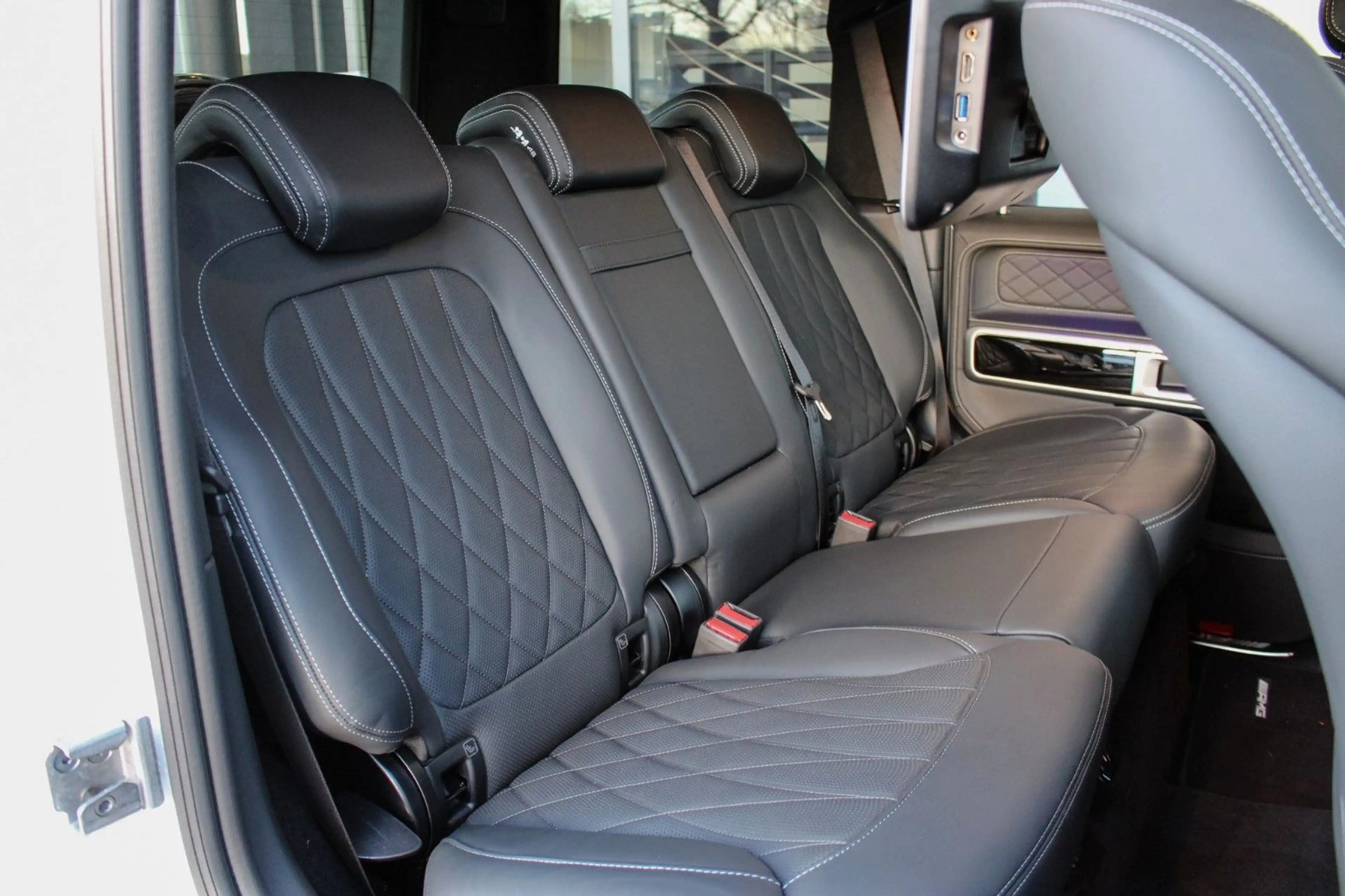 Mercedes-Benz G 63 AMG G63 AMG /NIGHT-PAKET / STANDHZG / ENTERTAINMENT — photo 24