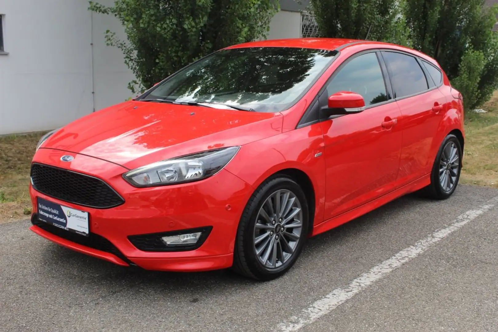 Ford Focus ST-Line 5trg. 1.0EcoBoost 125PS Rood - 1