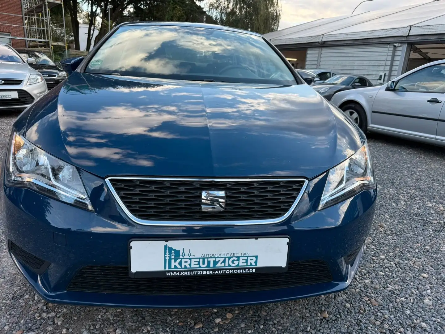 SEAT Leon Reference Blau - 2
