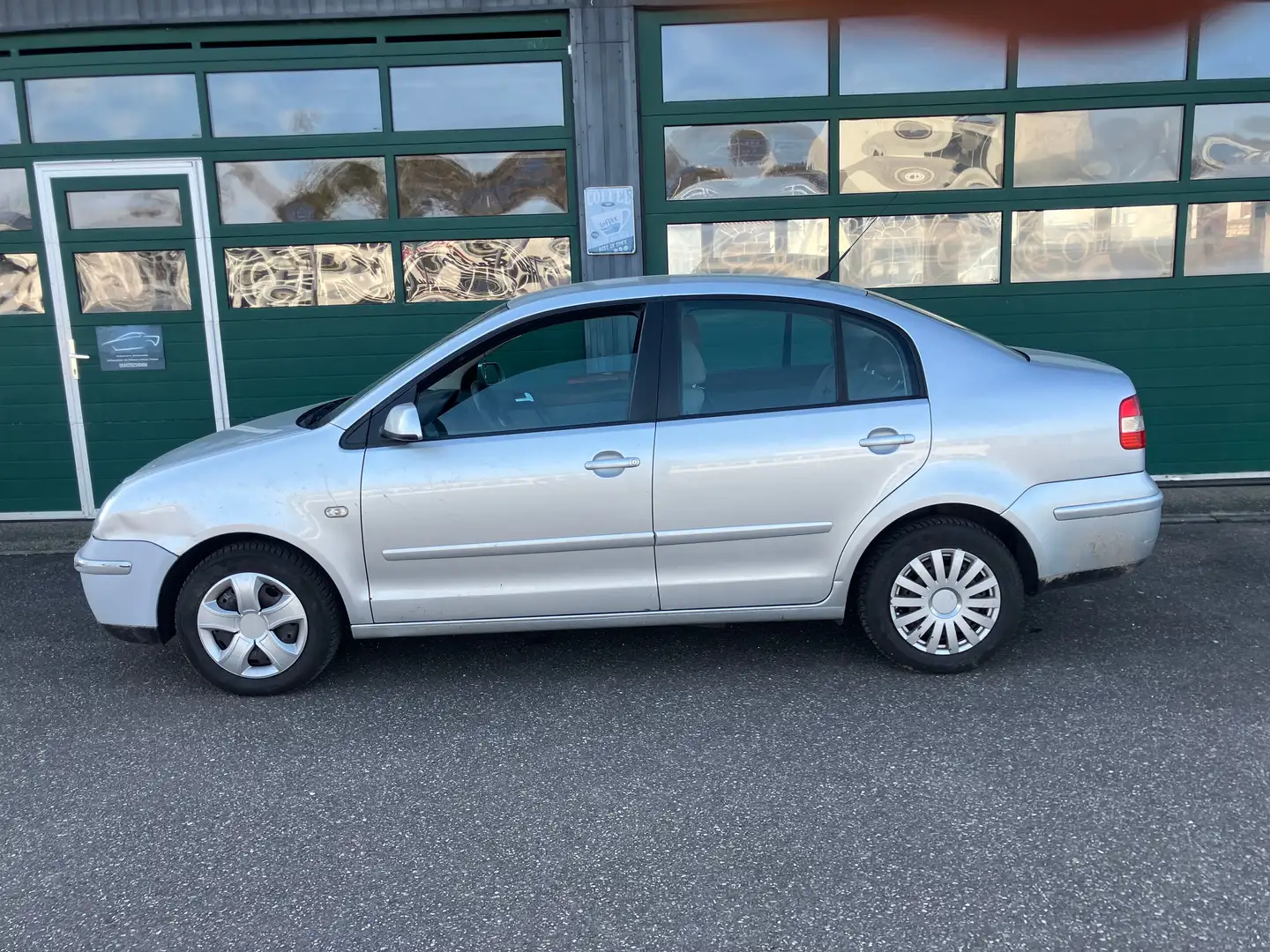 Volkswagen Polo 1.4 Klimaautomatik Sitzheizung Silber - 1