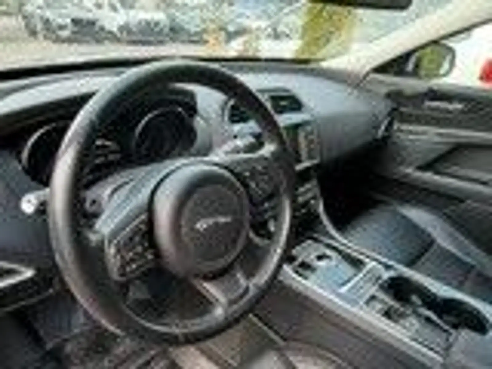 Jaguar XE Prestige — photo 9