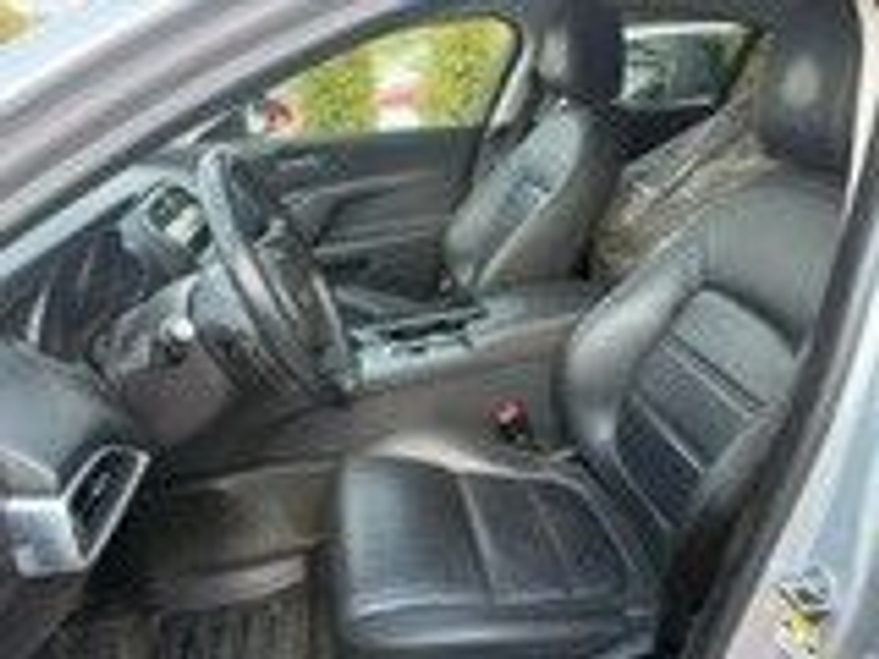 Jaguar XE Prestige — photo 7