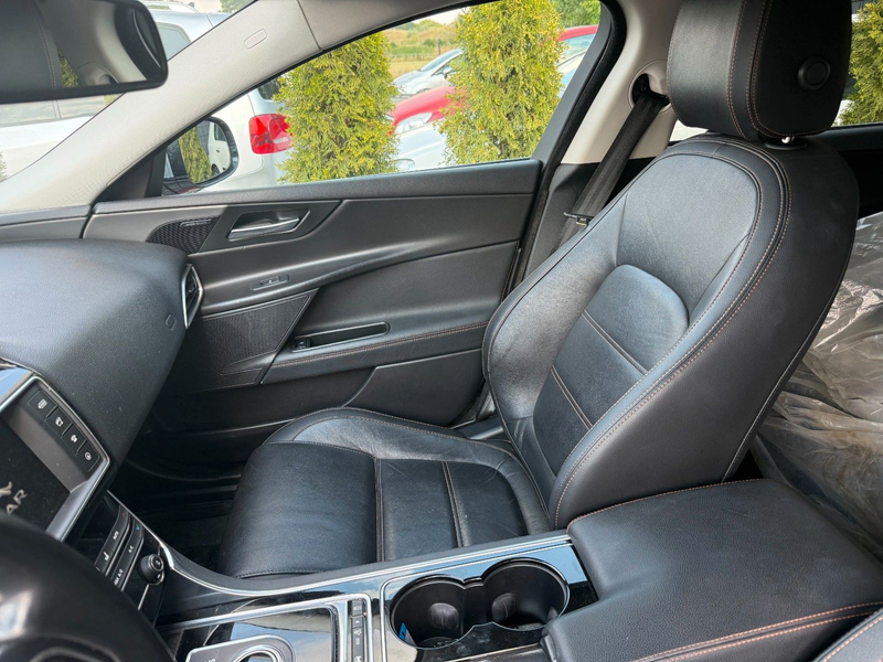 Jaguar XE Prestige — photo 8