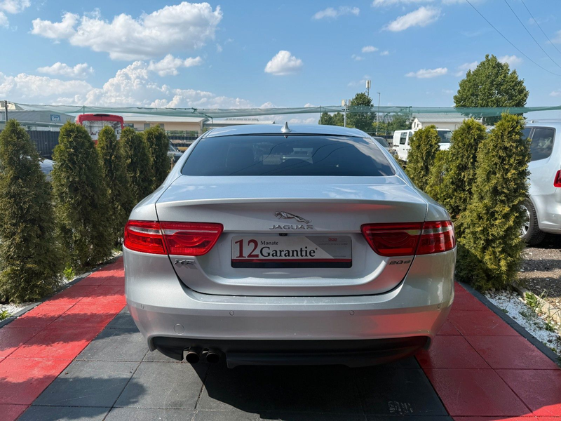 Jaguar XE Prestige — photo 5
