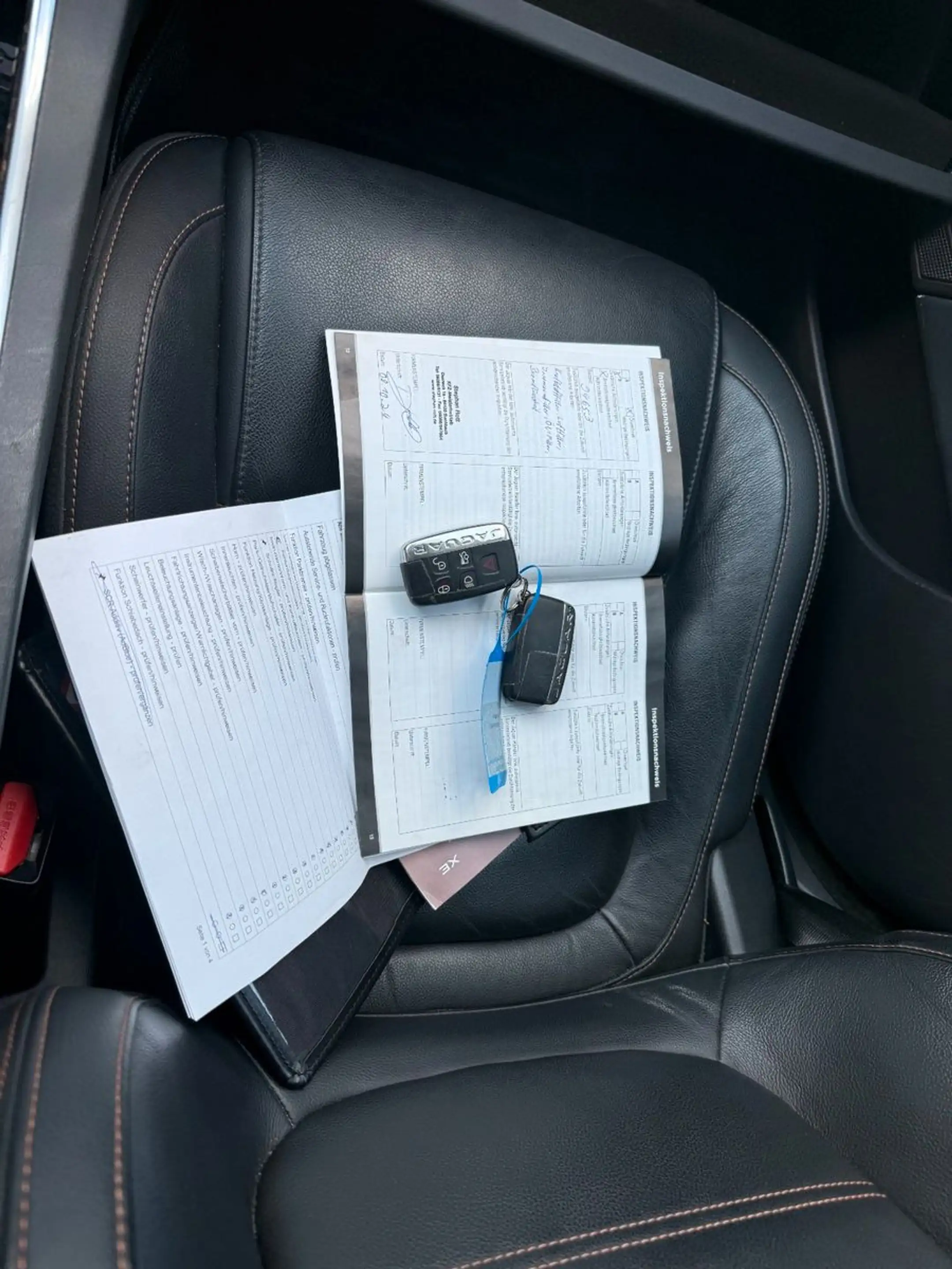 Jaguar XE Prestige — photo 11