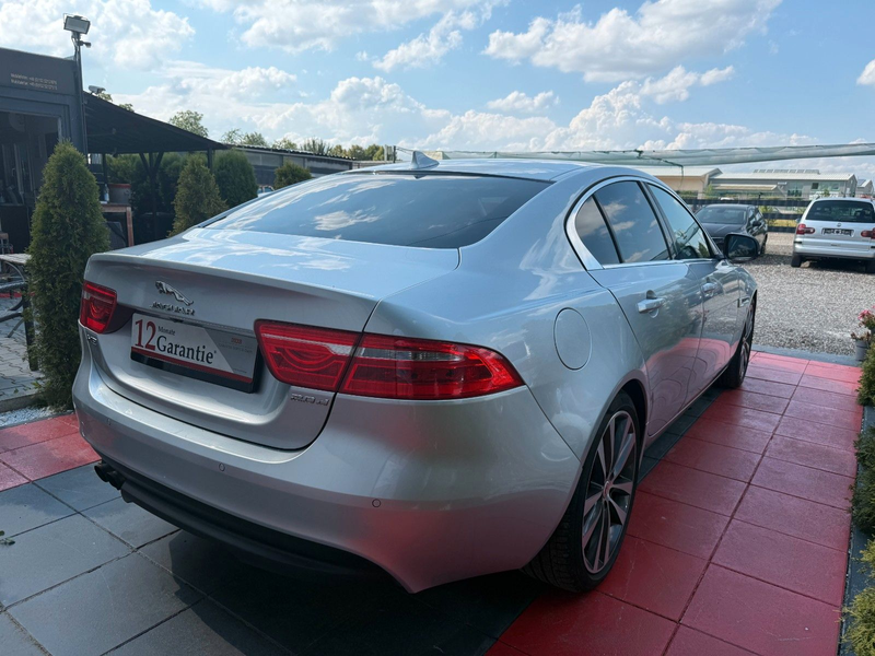 Jaguar XE Prestige — photo 6