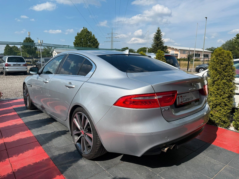 Jaguar XE Prestige — photo 4
