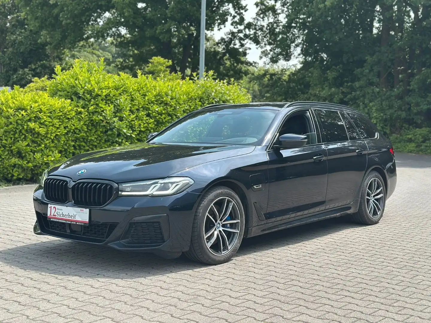 BMW 530 e Touring xDrive M-Sport*Harman/Kardon*4-Z.* Schwarz - 1