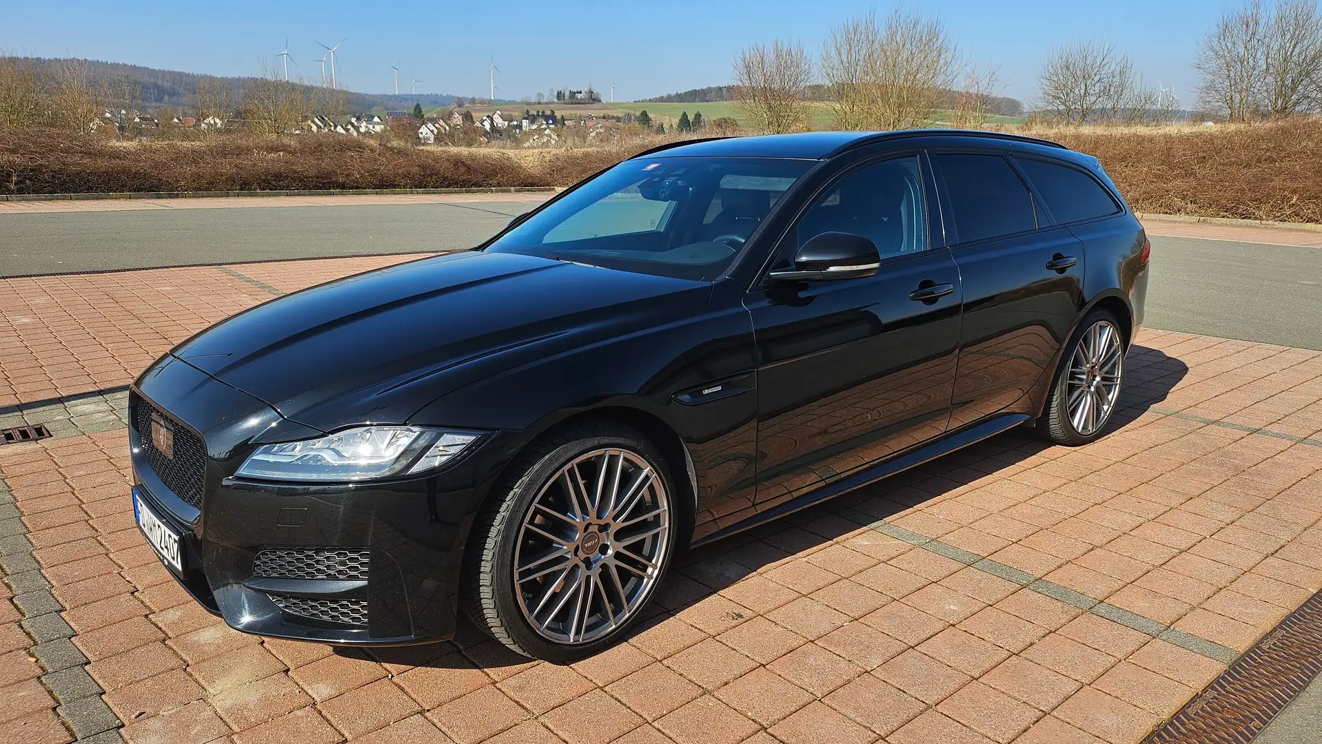Jaguar XF 25d+AWD+Sportbrake+Aut.+R-Sport Schwarz - 1