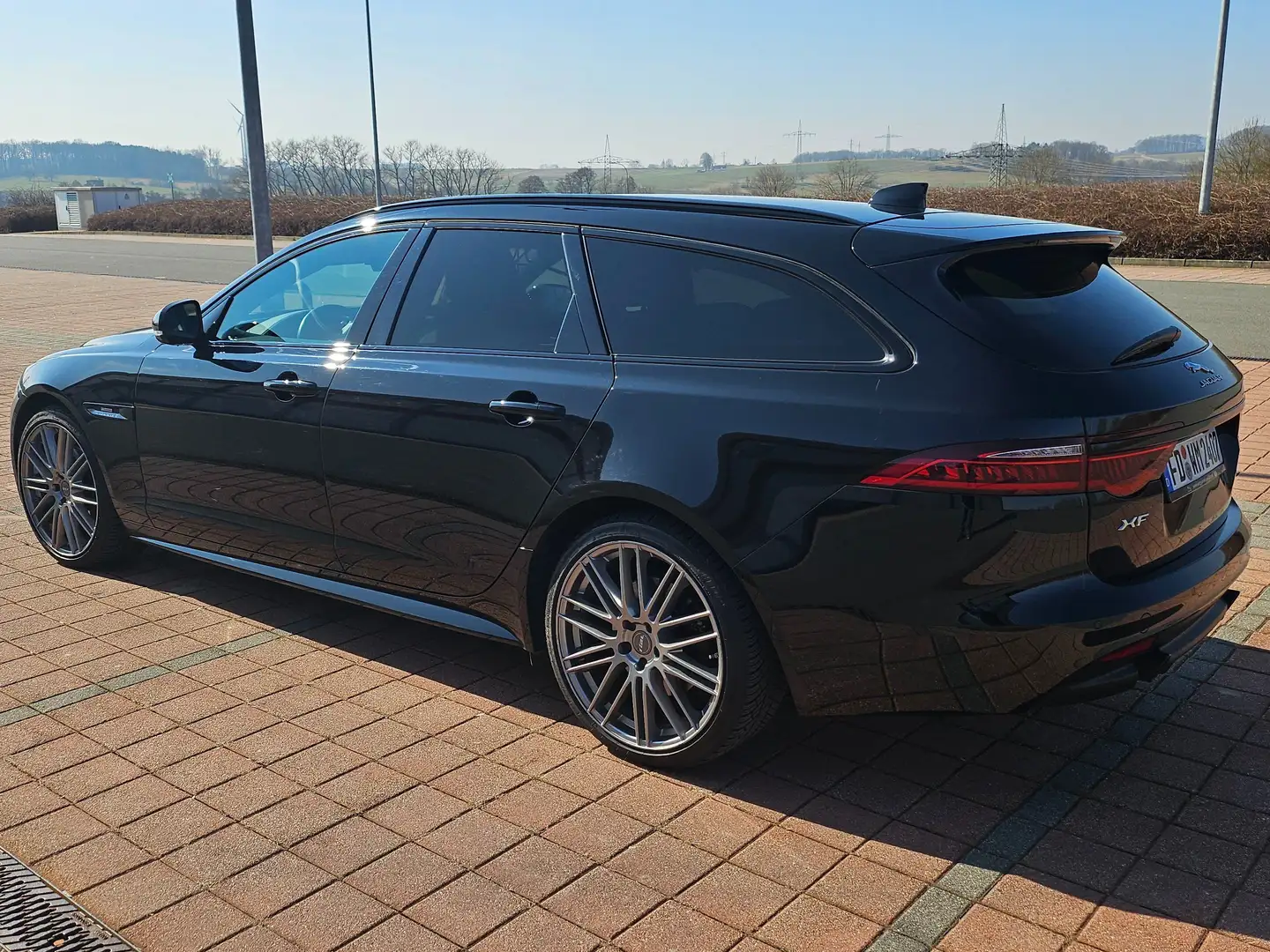 Jaguar XF 25d+AWD+Sportbrake+Aut.+R-Sport Schwarz - 2