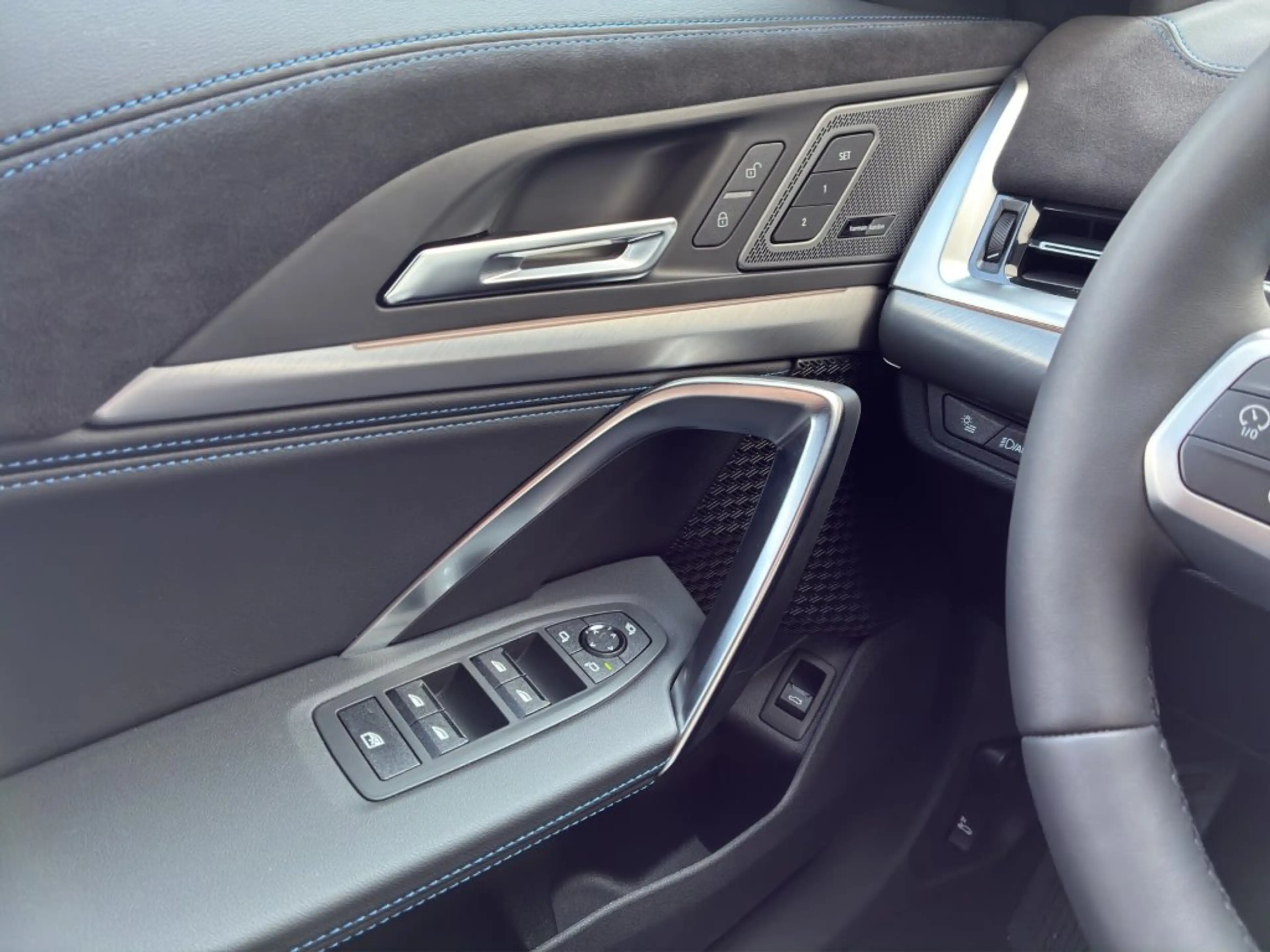 BMW iX2 eDrive20 — photo 9