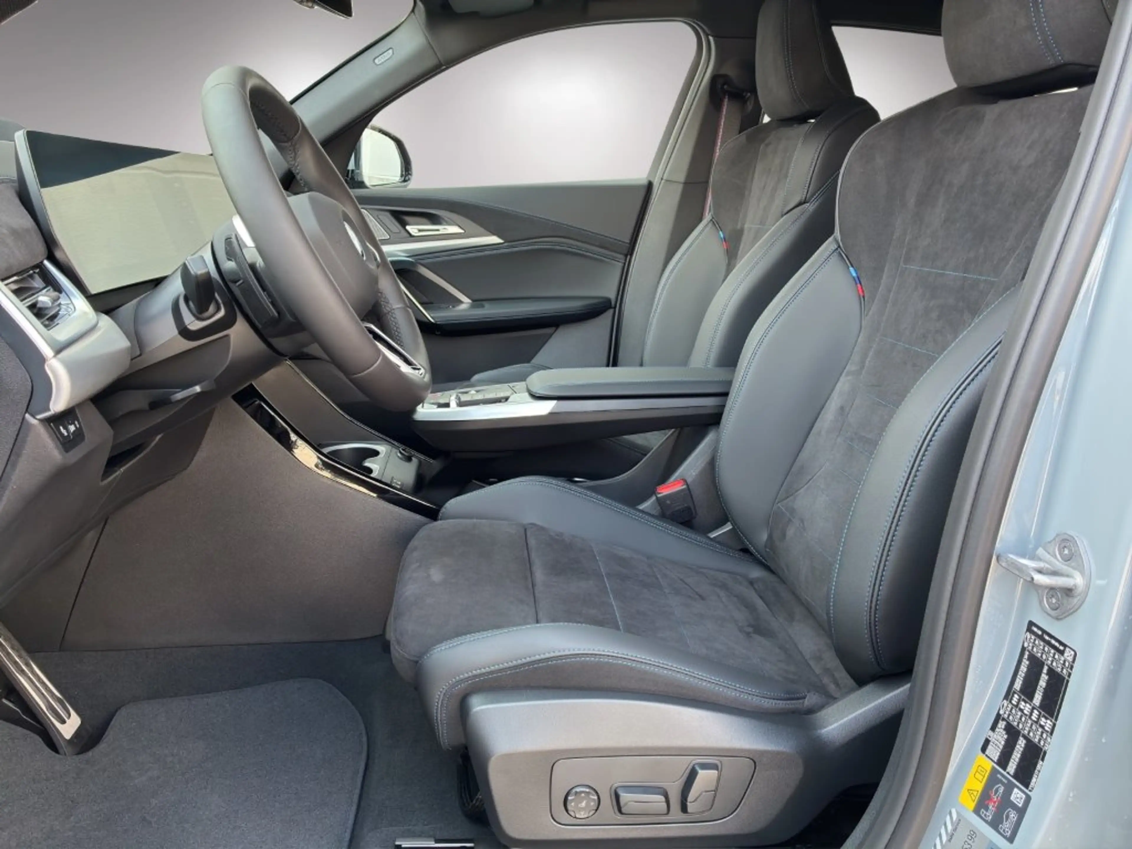 BMW iX2 eDrive20 — photo 6
