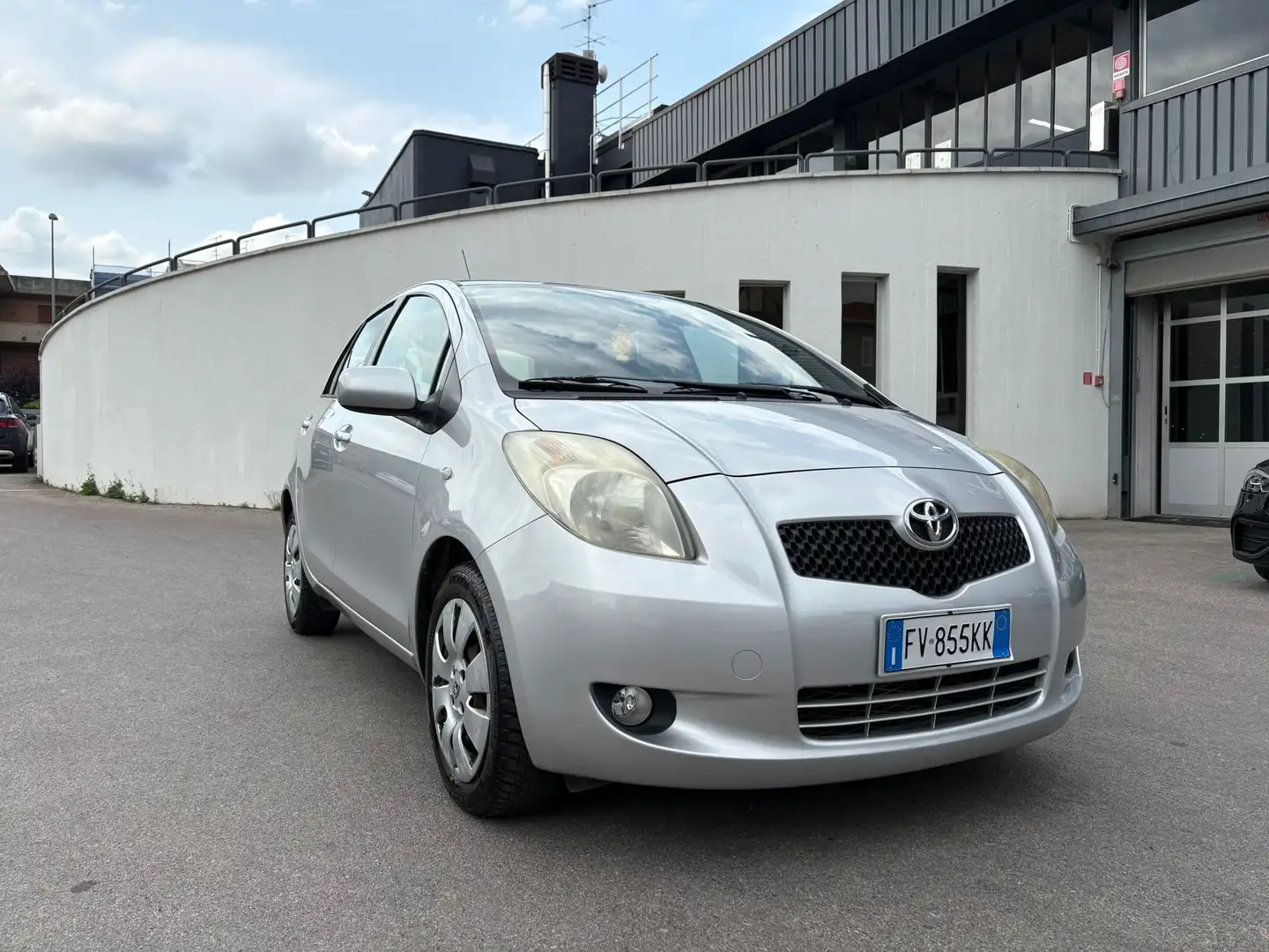 Toyota Yaris Yaris II 2005 5p 1.3 Sol Argento - 1