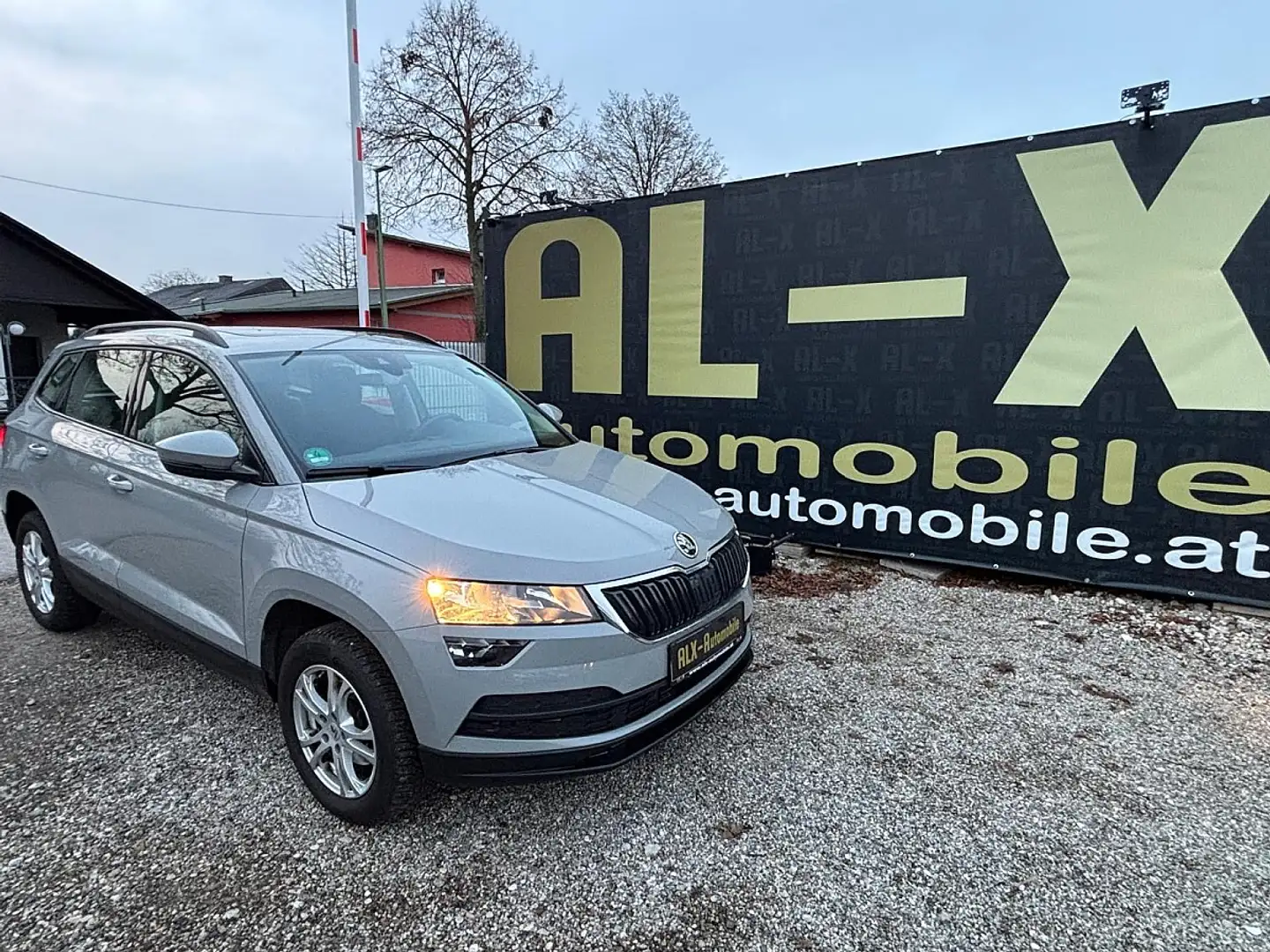 Skoda Karoq 1,6 TDI Ambition Limited Grau - 1