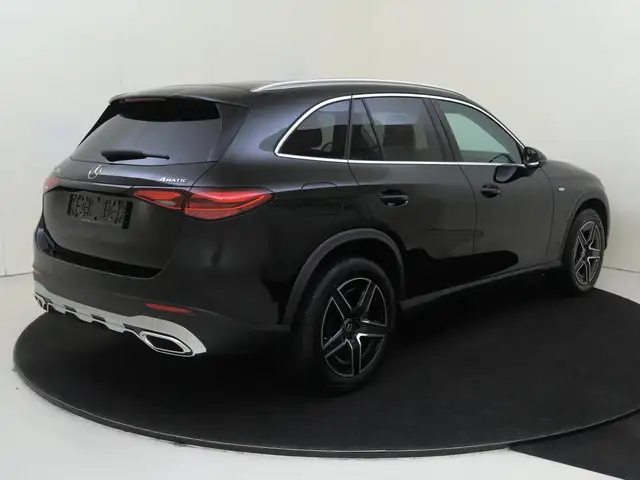 Mercedes-Benz GLC view 4
