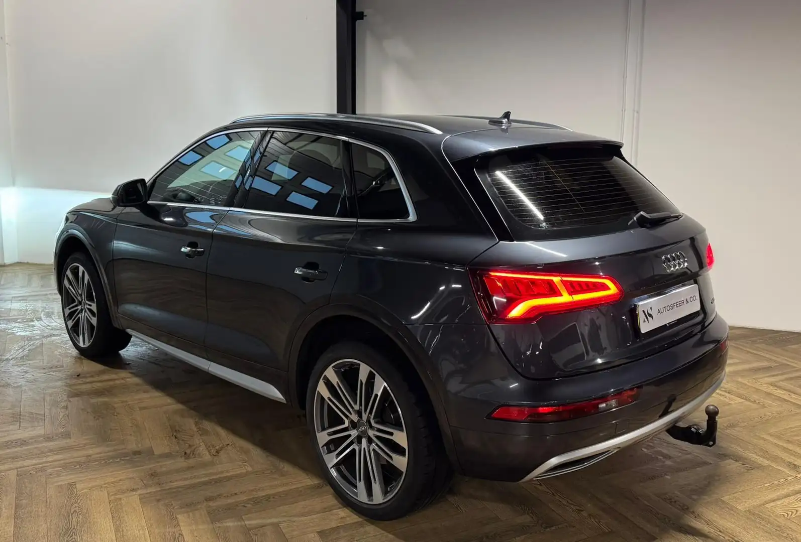 Audi Q5 2.0 TDI quattro Design Pro Line Plus Grijs - 2