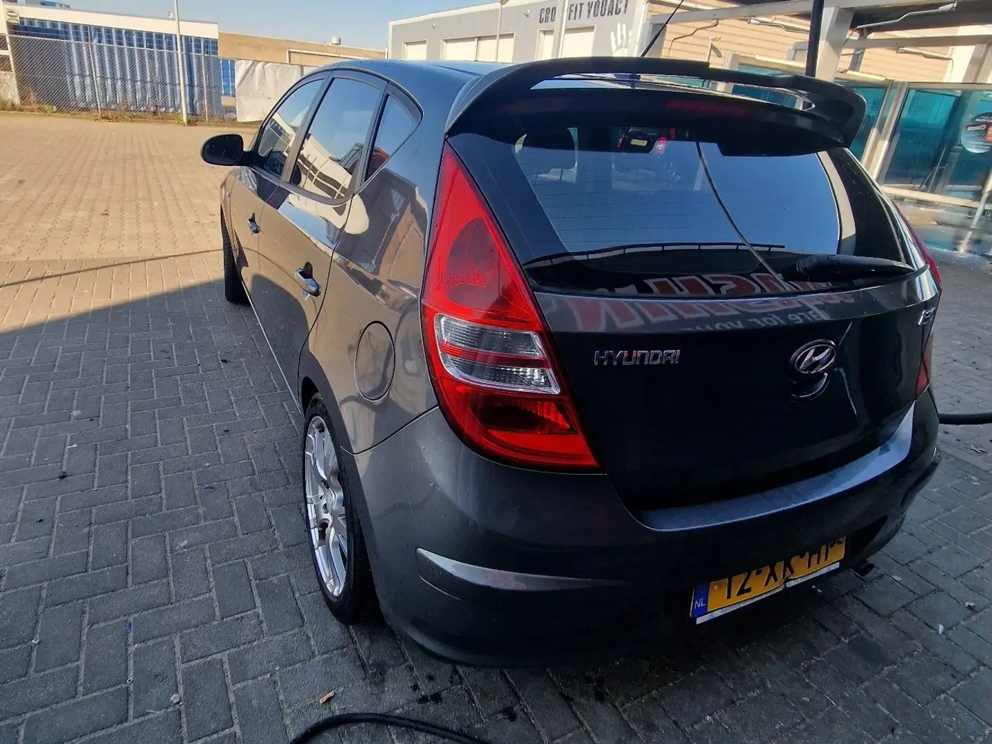 Hyundai i30 1.6i Dynamic Luxe Gris - 2