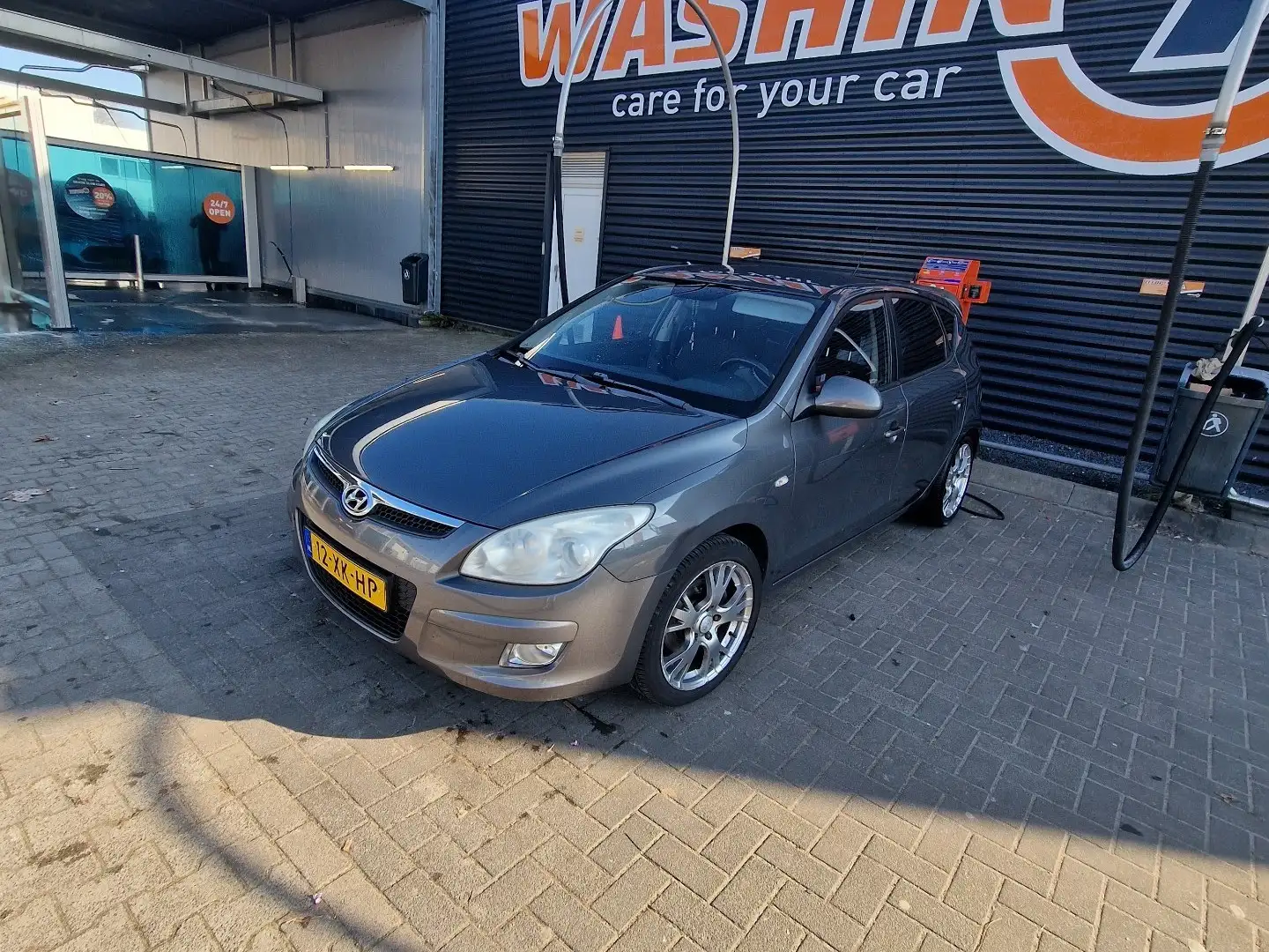 Hyundai i30 1.6i Dynamic Luxe Gris - 1