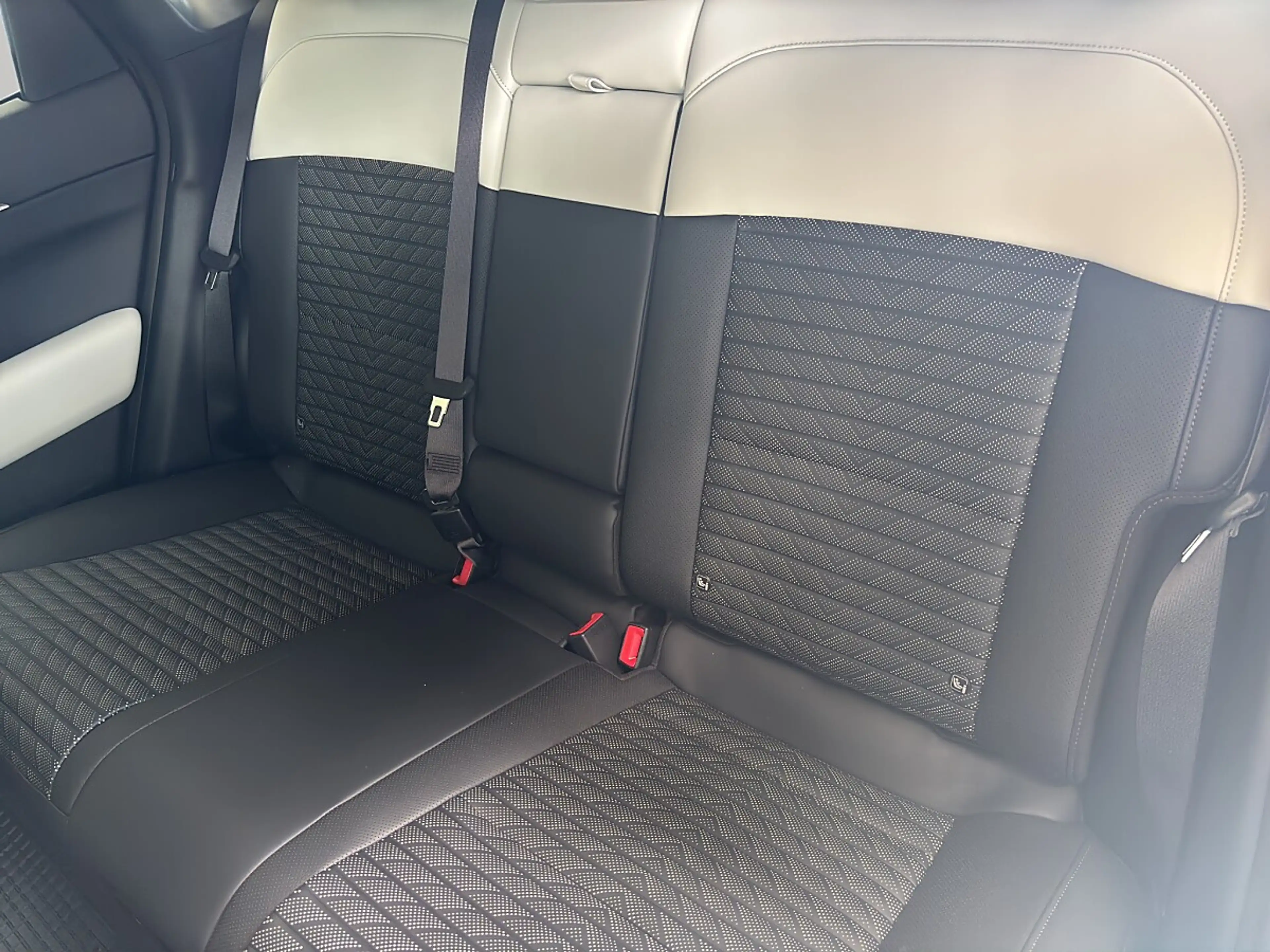 Kia EV4 HB FWD 81,4kWh GT-Line — photo 10