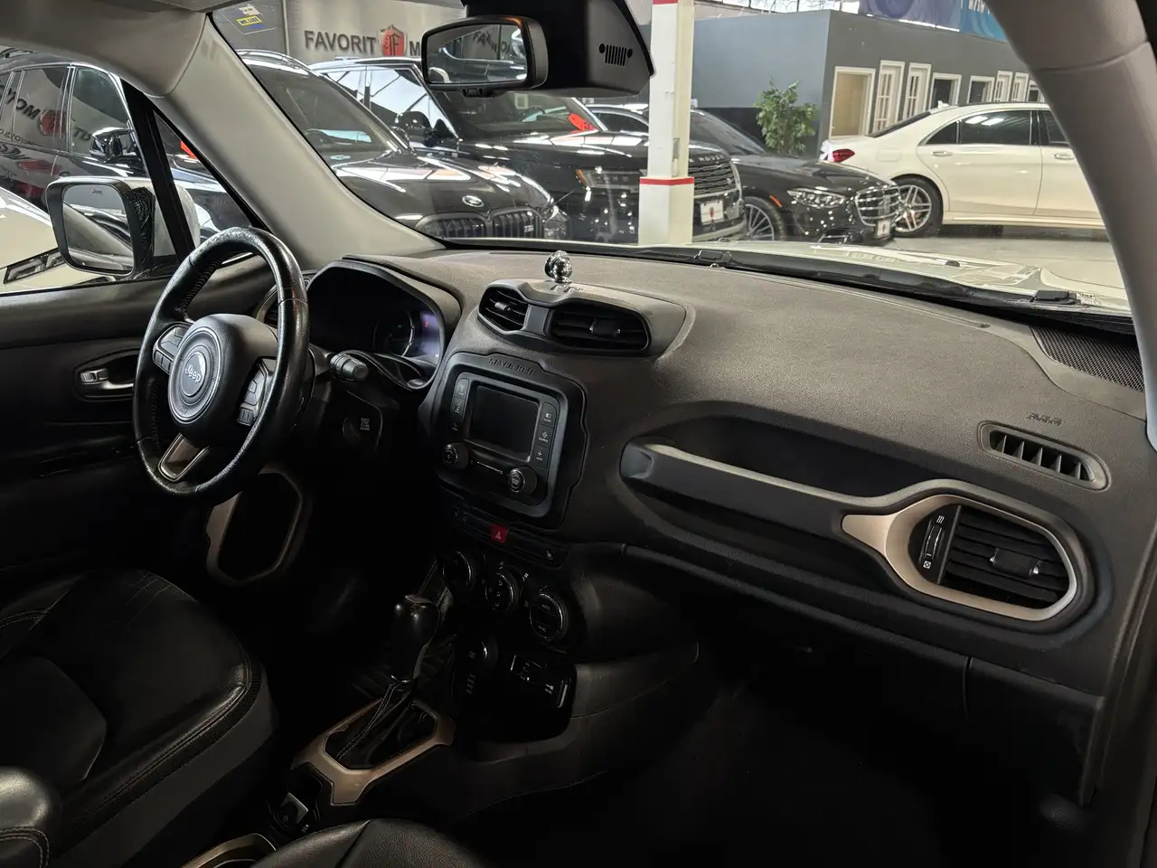 Jeep Renegade снимка Jeep Renegade