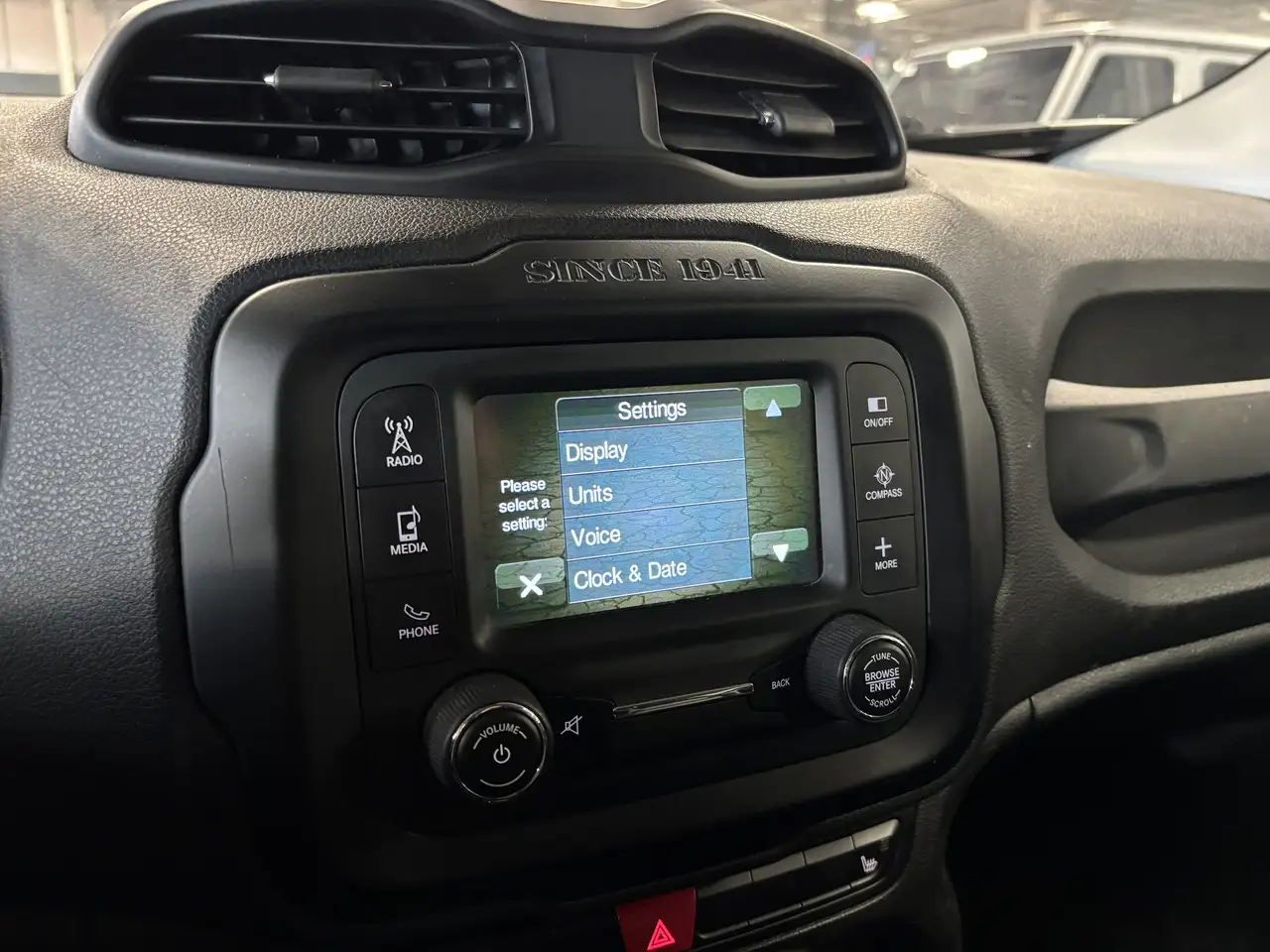 Jeep Renegade снимка Jeep Renegade