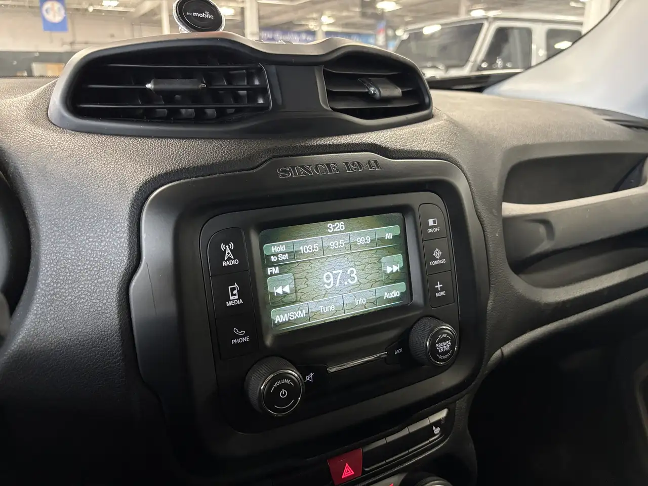 Jeep Renegade снимка Jeep Renegade