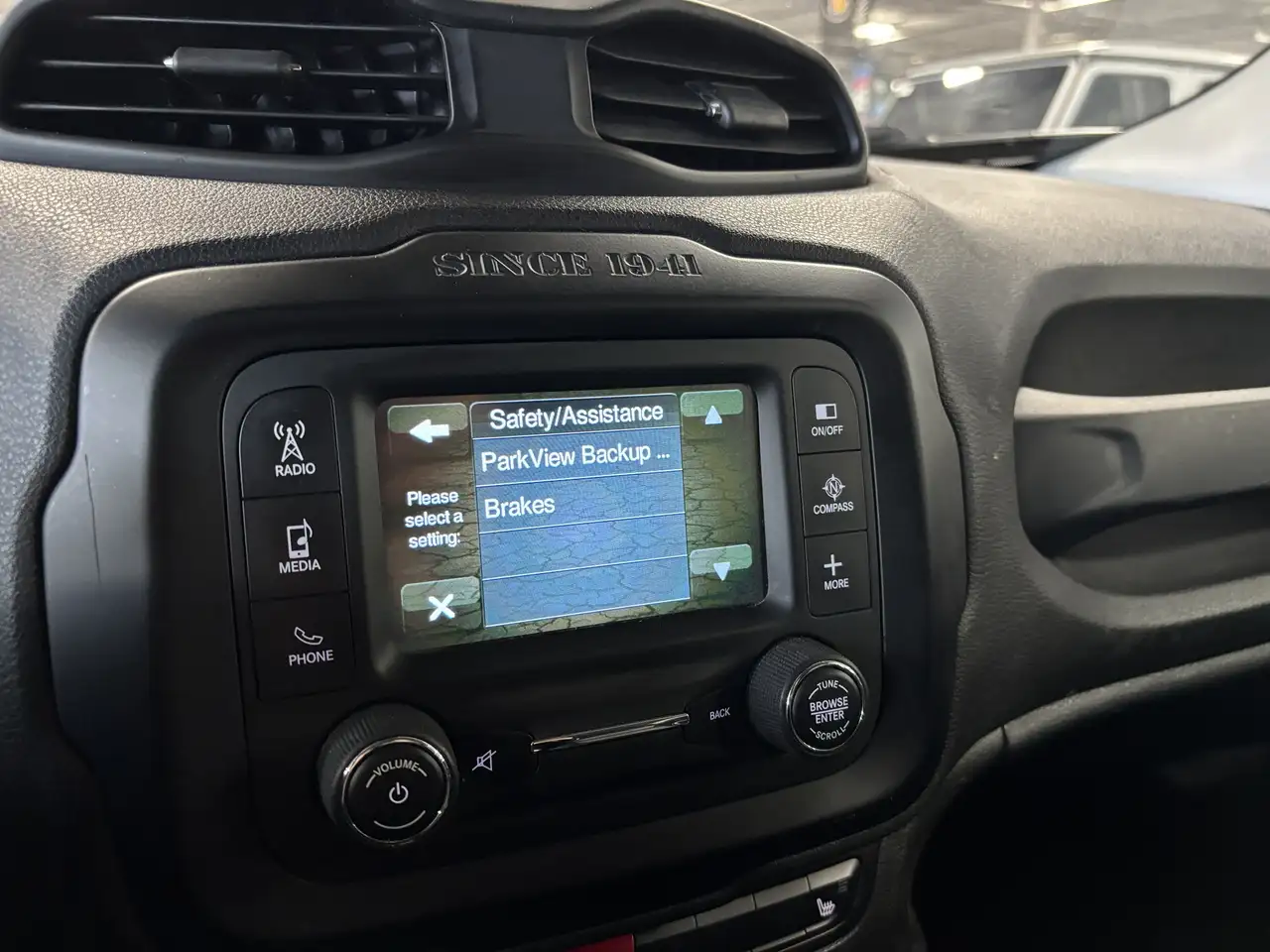 Jeep Renegade снимка Jeep Renegade