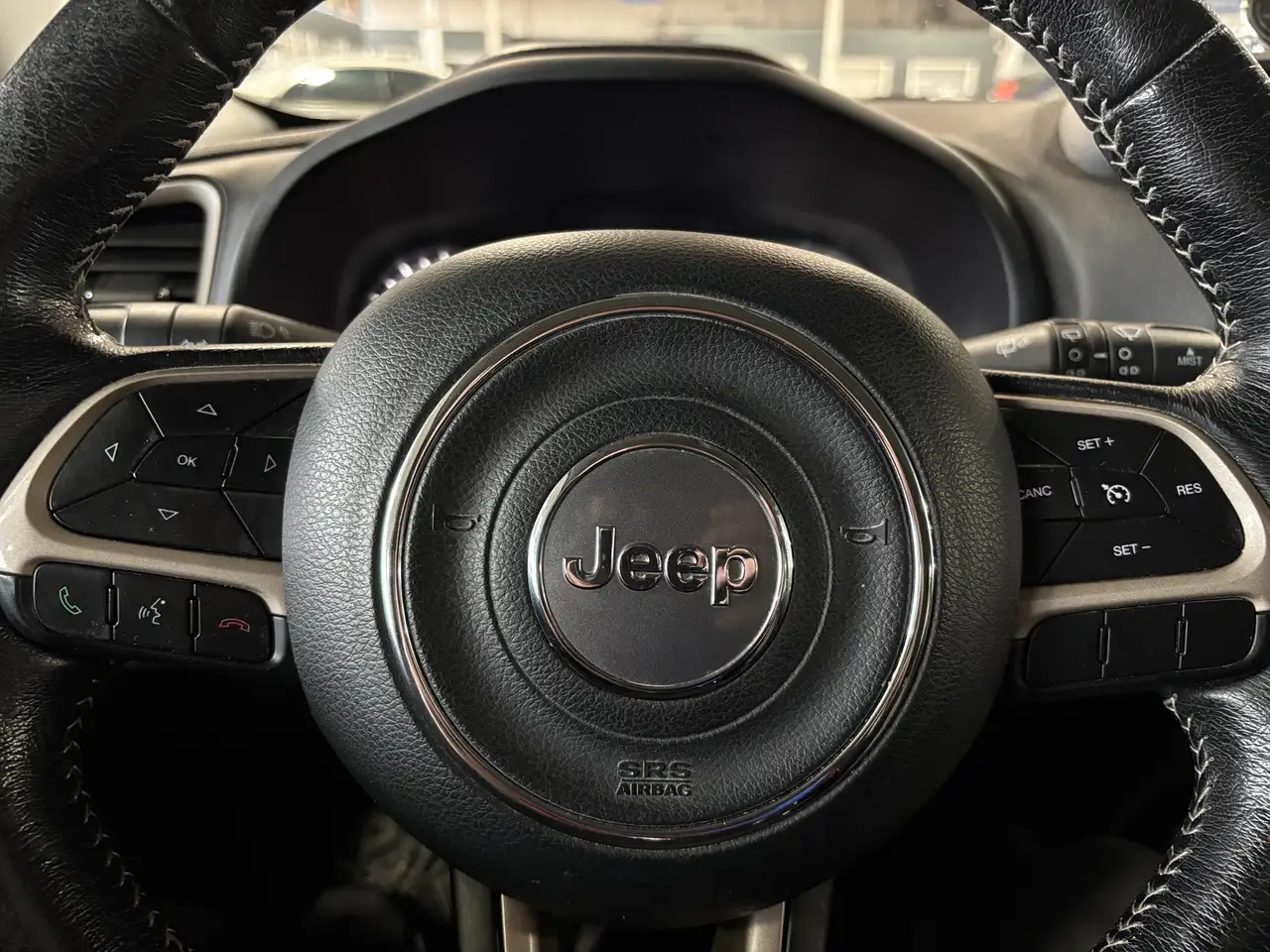 Jeep Renegade снимка Jeep Renegade