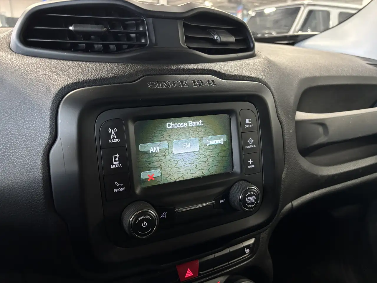 Jeep Renegade снимка Jeep Renegade