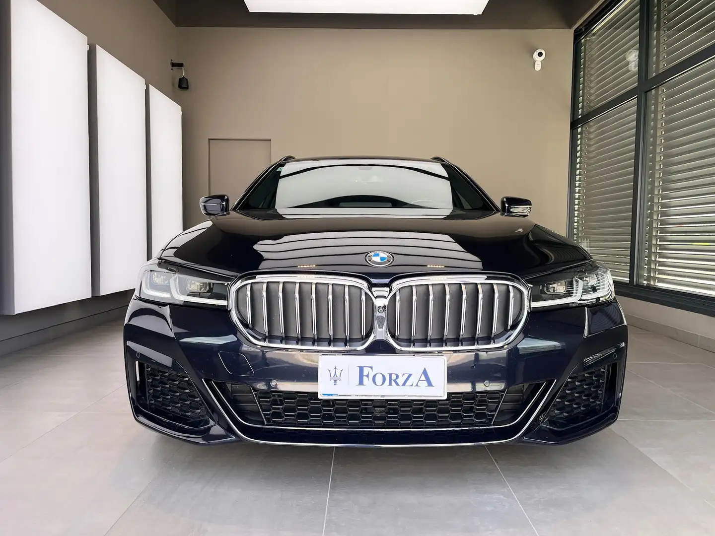 BMW 520 520d Touring mhev 48V xdrive Msport auto Blauw - 2