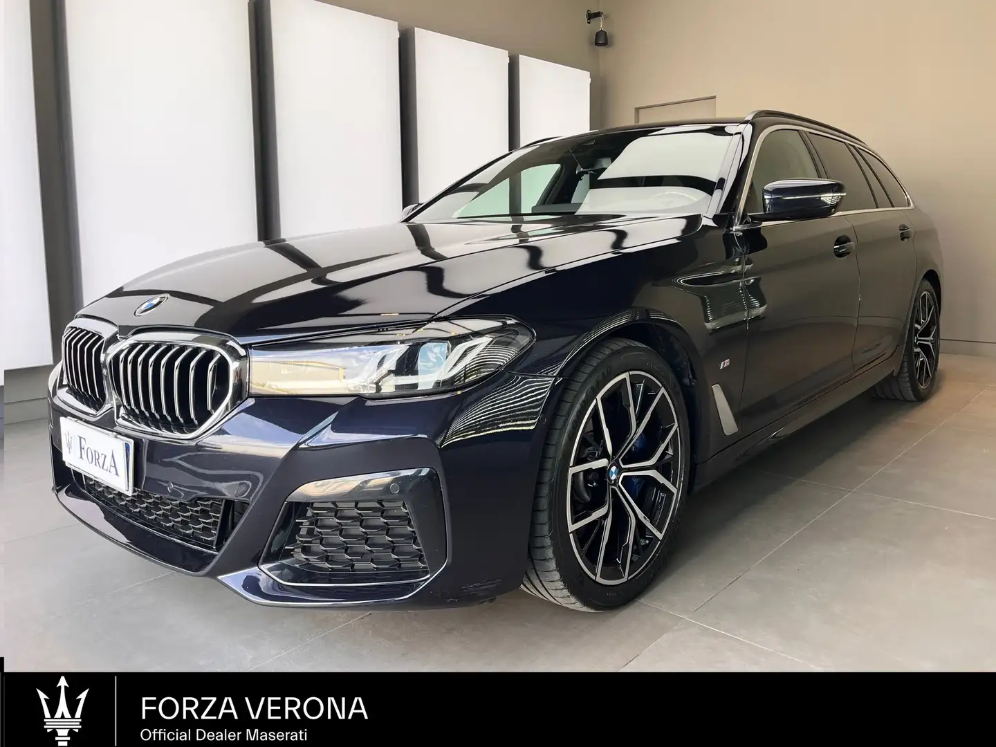 BMW 520 520d Touring mhev 48V xdrive Msport auto Blauw - 1