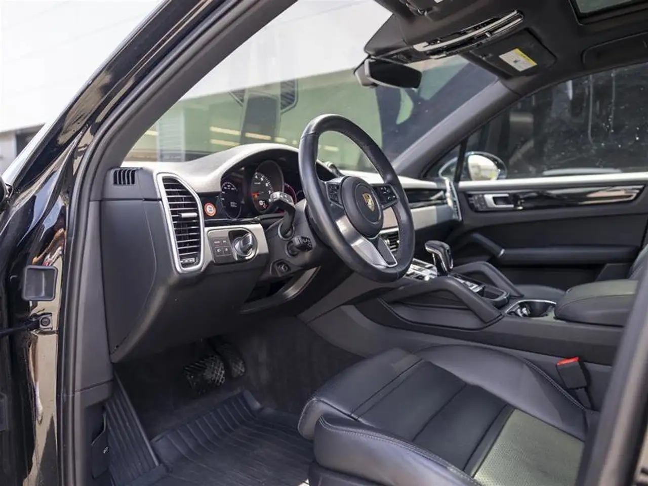 Porsche Cayenne снимка Porsche Cayenne