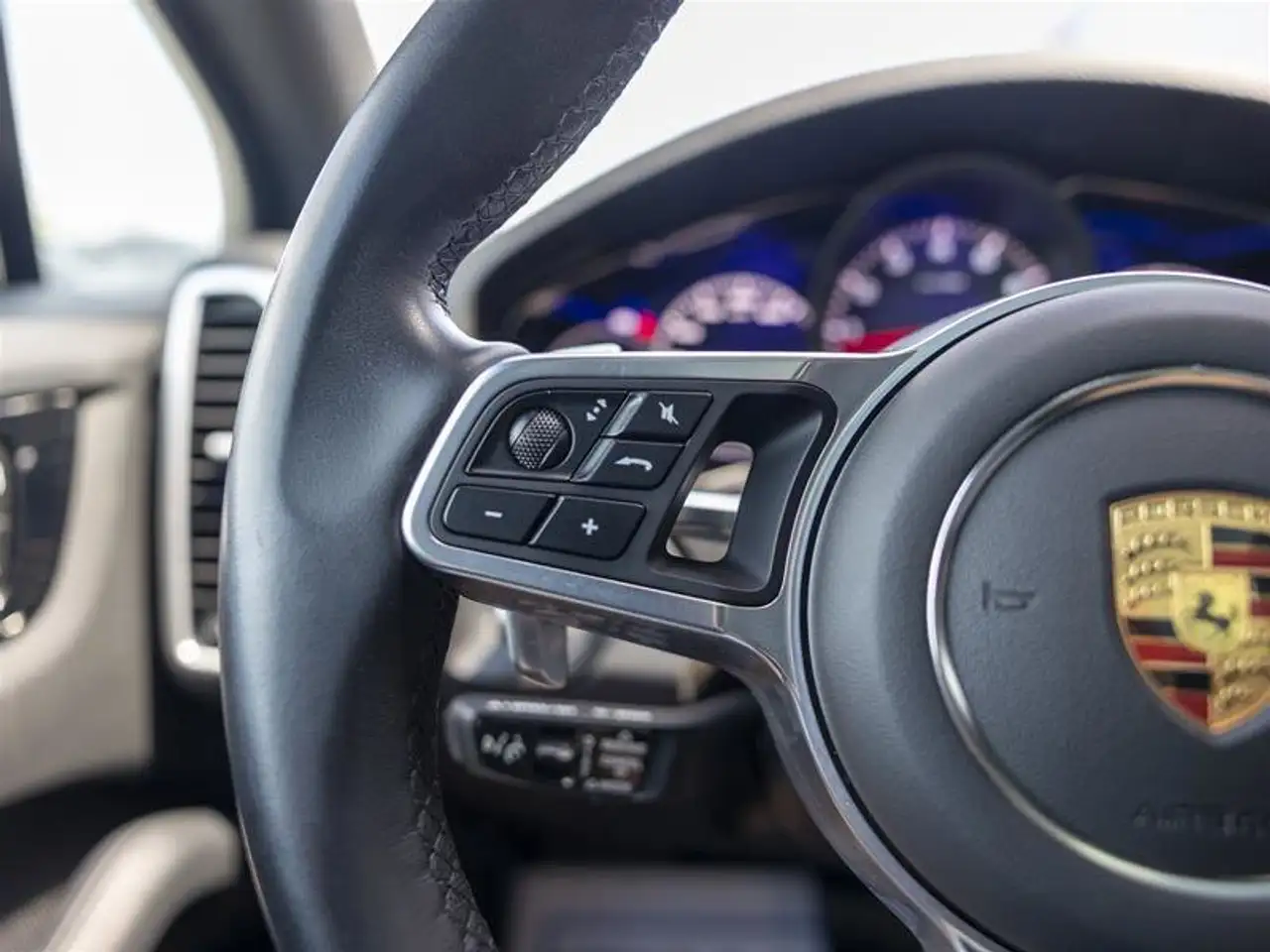 Porsche Cayenne снимка Porsche Cayenne