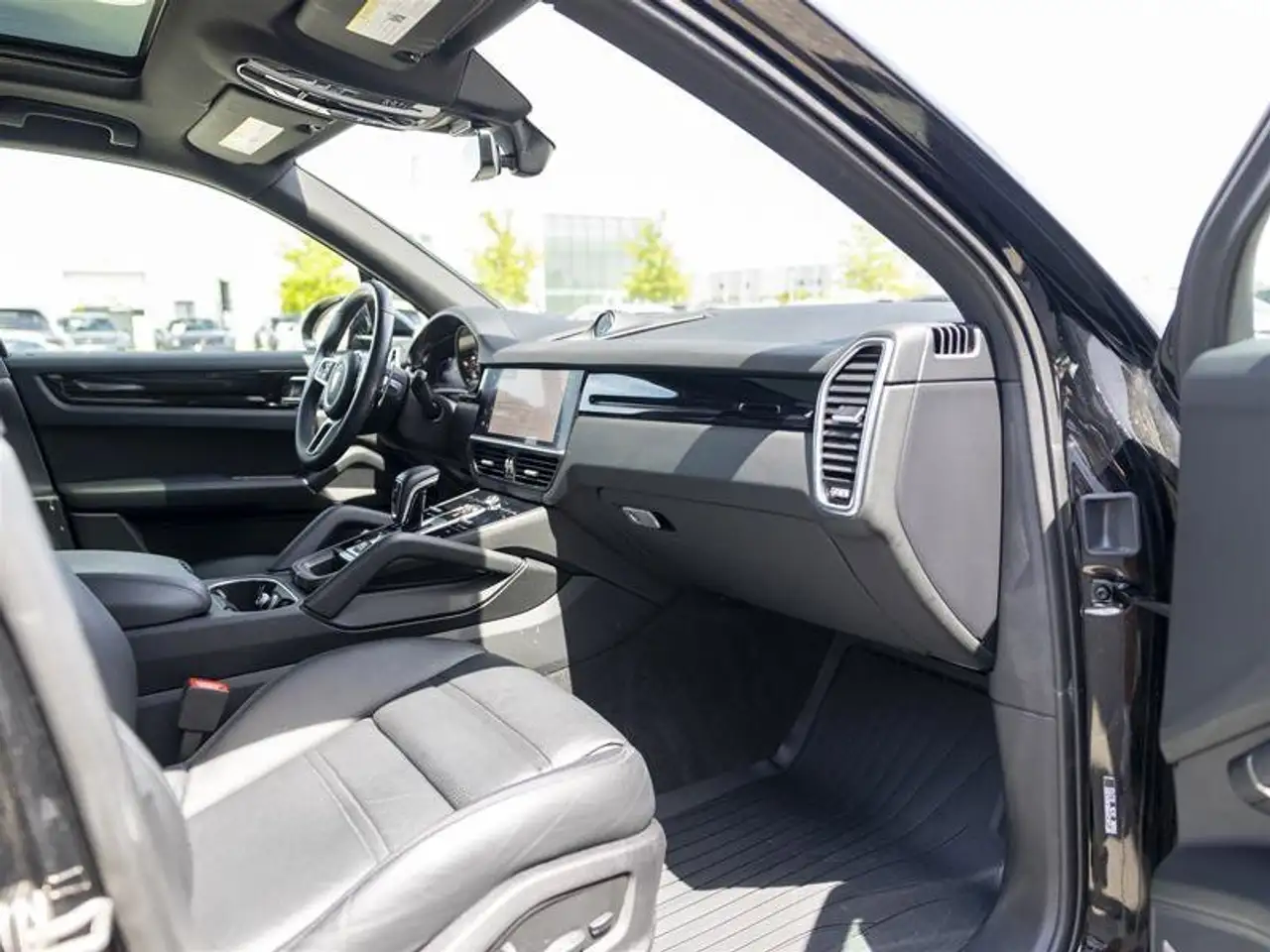 Porsche Cayenne снимка Porsche Cayenne