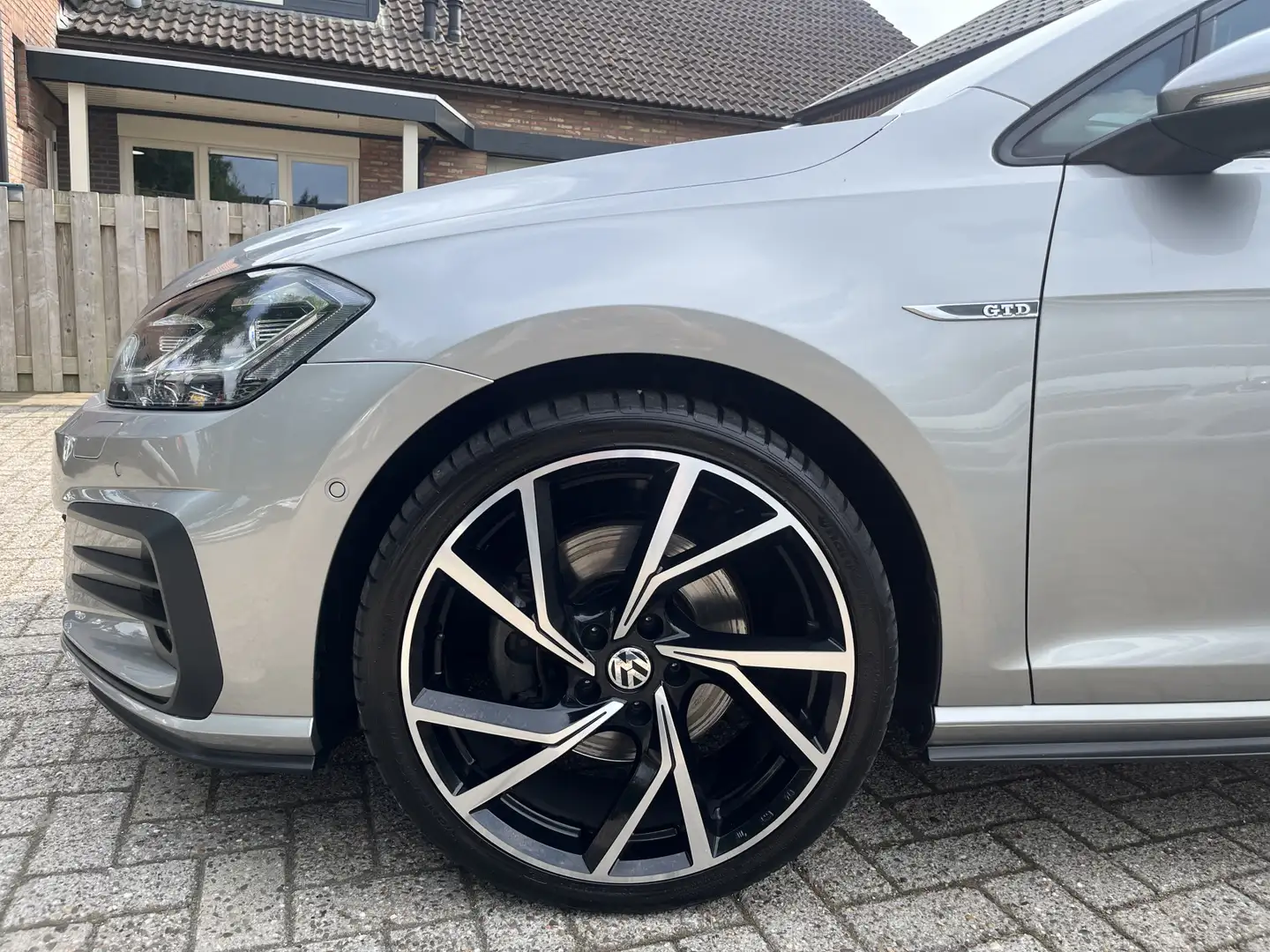 Volkswagen Golf GTD 2.0 TDI DSG Xenon Virtual cockpit Gris - 2