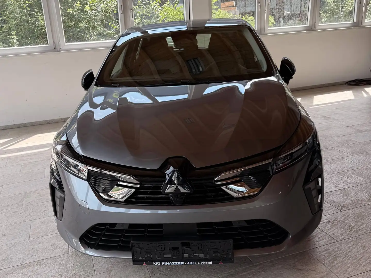 Mitsubishi Colt Invite Grau - 1