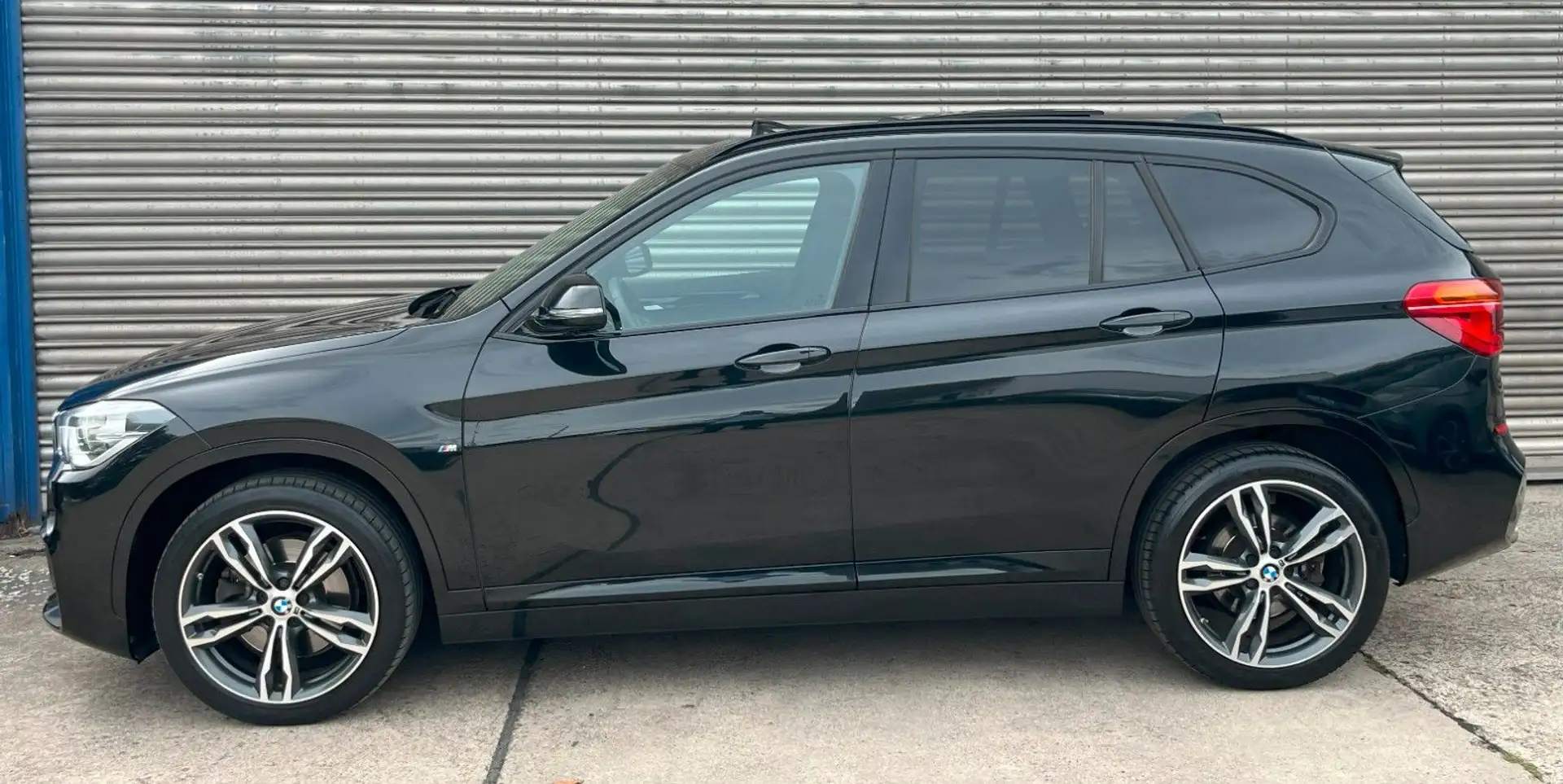 BMW X1 xDrive 25d *M-PAKET*PANO*LED* Noir - 2