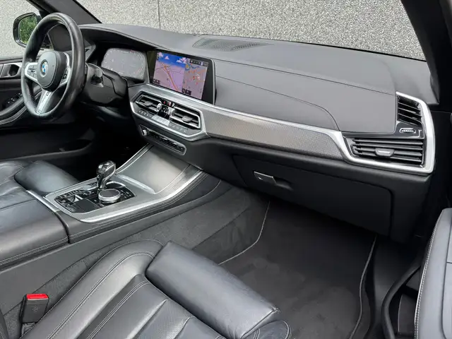 BMW X5 view 10