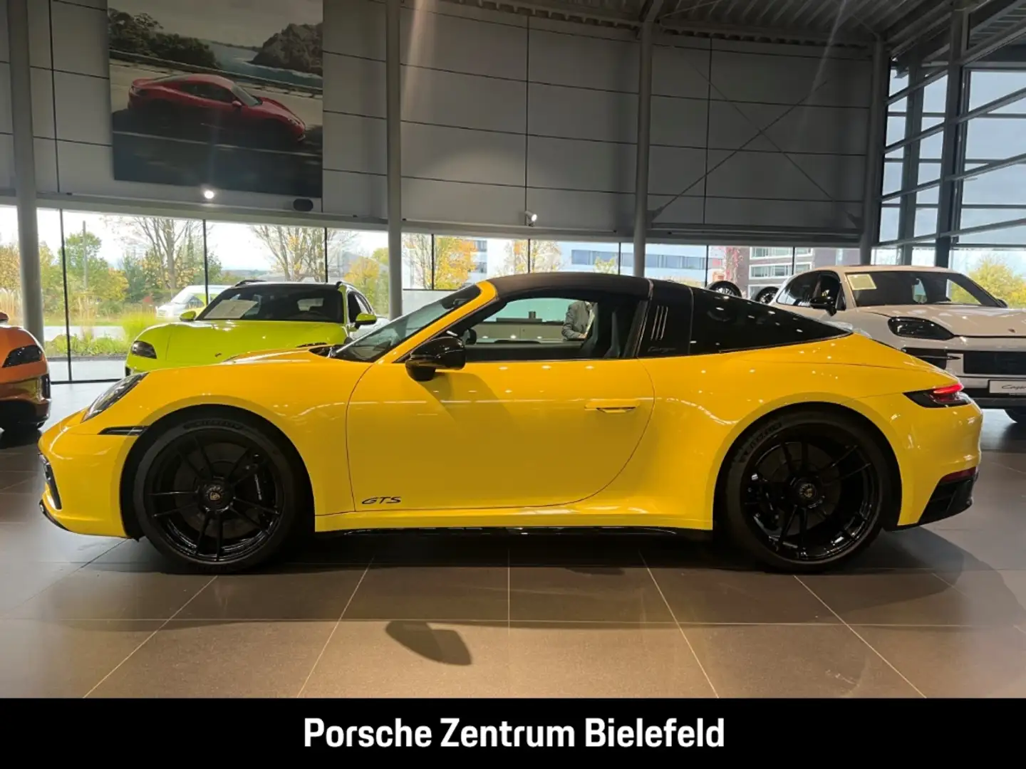 Porsche 992 911 Targa 4 GTS HA-Lenkung LED-Matrix BOSE Gelb - 2