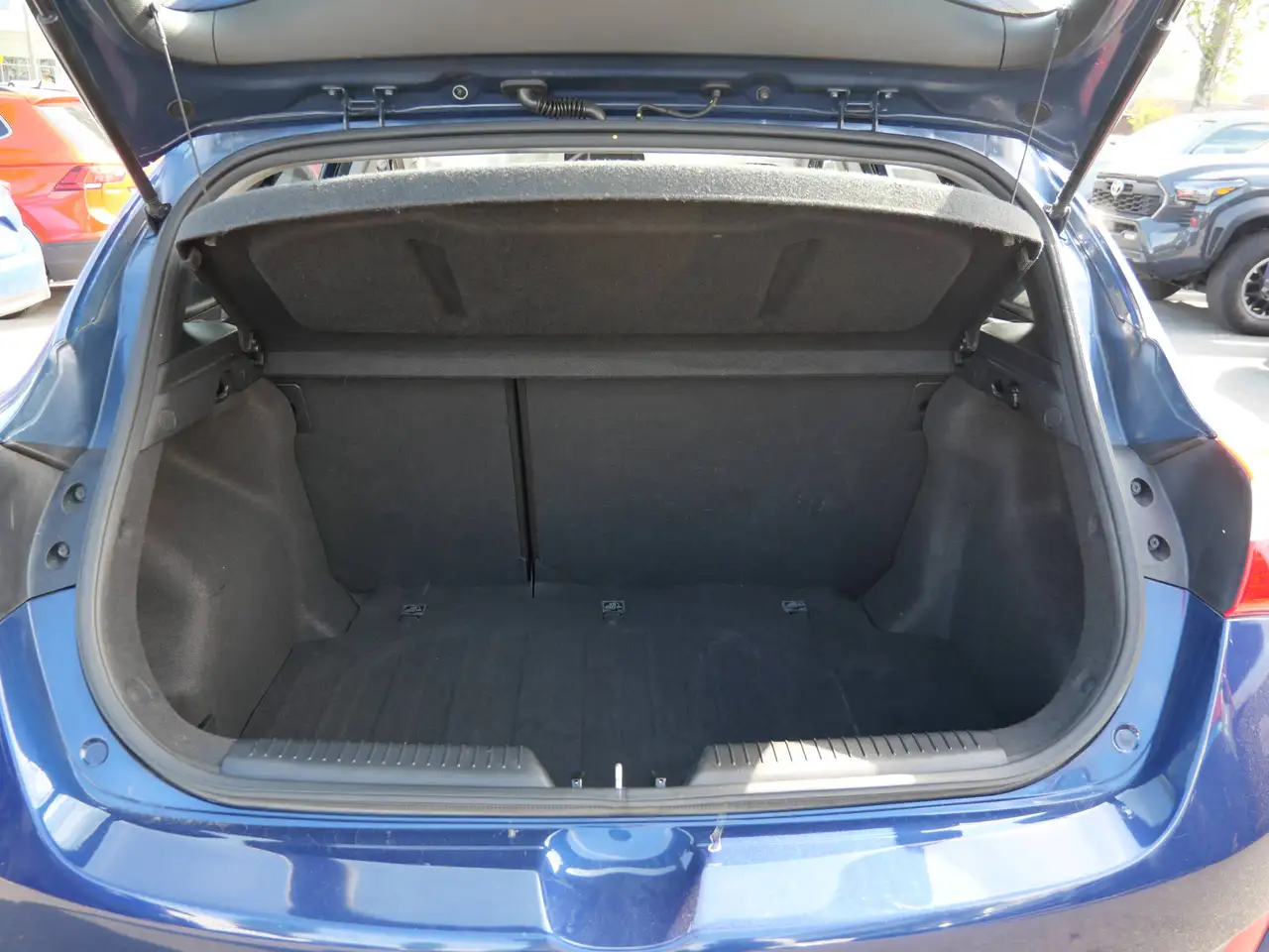 Hyundai ELANTRA photo Hyundai ELANTRA