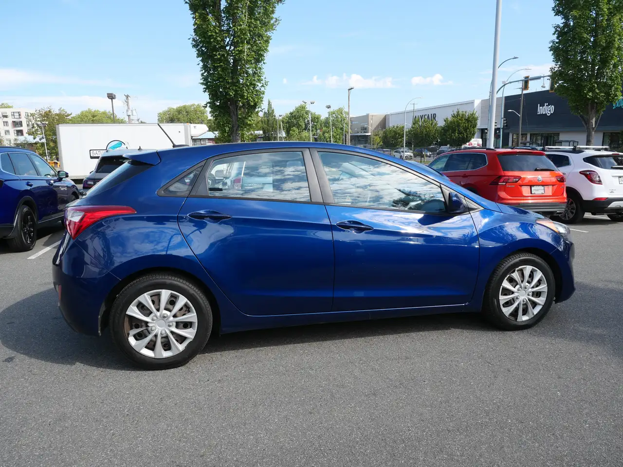 Hyundai ELANTRA photo Hyundai ELANTRA