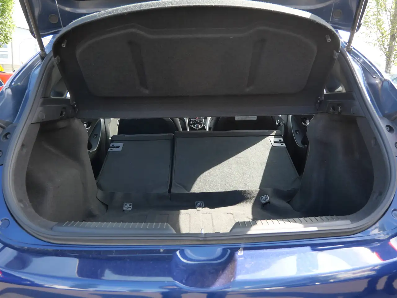 Hyundai ELANTRA photo Hyundai ELANTRA