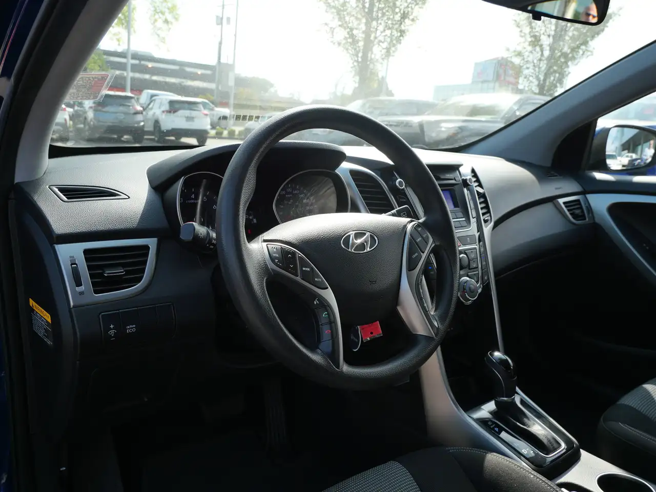 Hyundai ELANTRA photo Hyundai ELANTRA